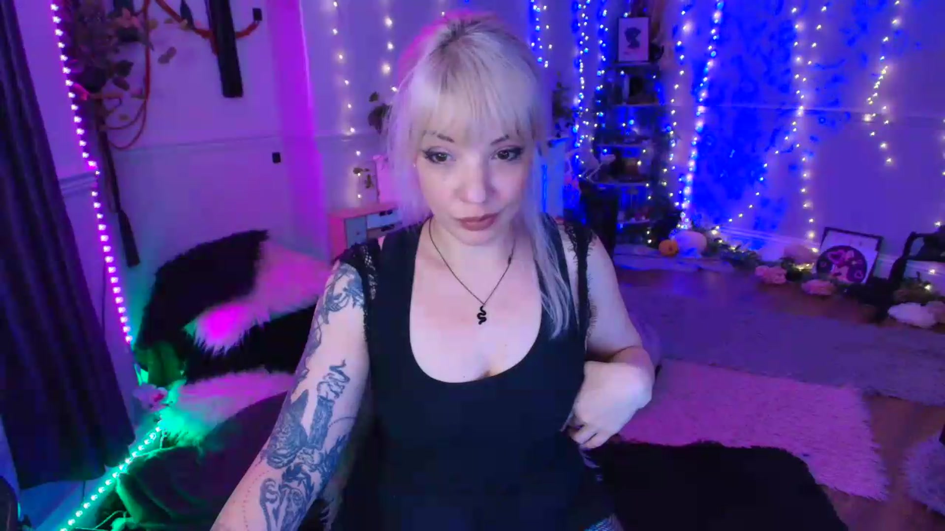Gallery image thumbnail from LunaWolfie's myfreecams stream on, 06/29/2026, 21:35 image 7 of 20