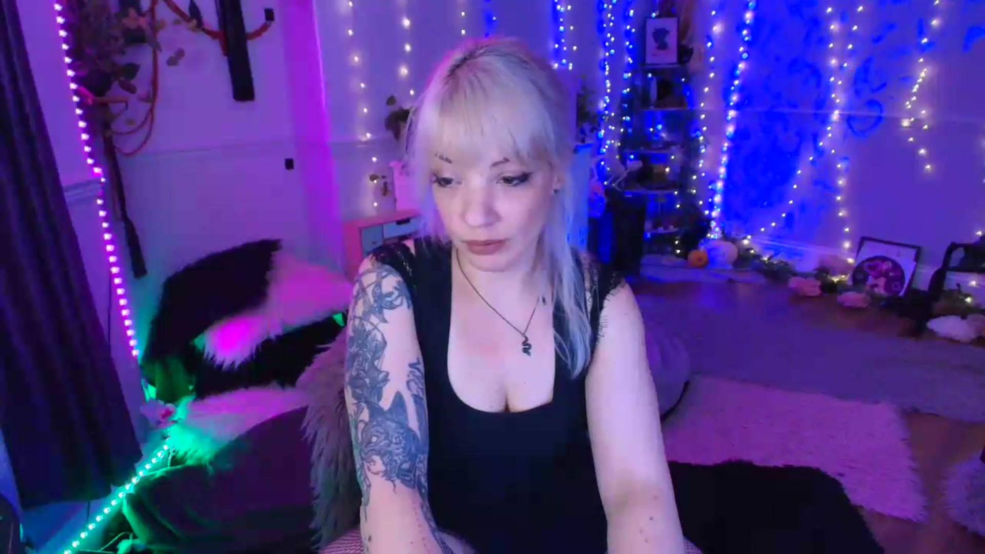 Gallery image thumbnail from LunaWolfie's myfreecams stream on, 06/29/2026, 21:35 image 16 of 20