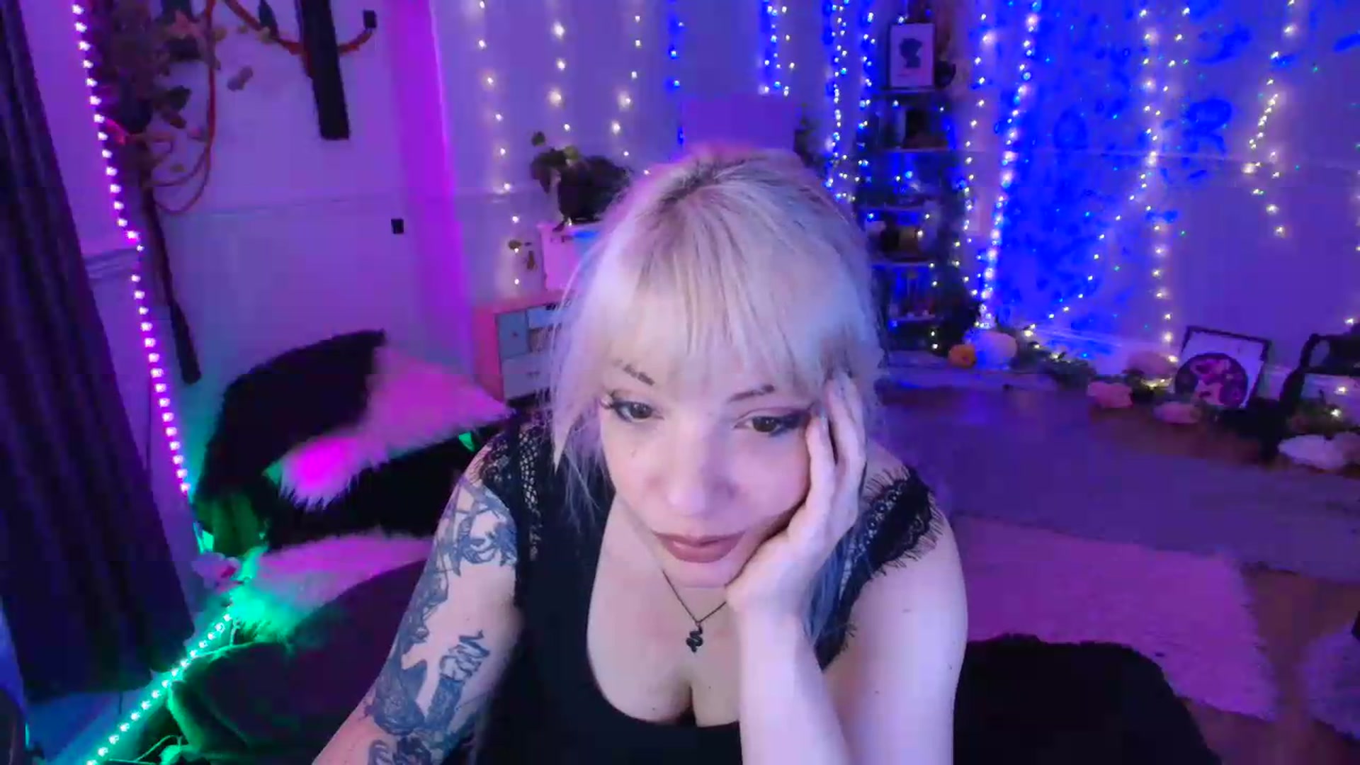Gallery image thumbnail from LunaWolfie's myfreecams stream on, 06/29/2026, 21:35 image 3 of 20