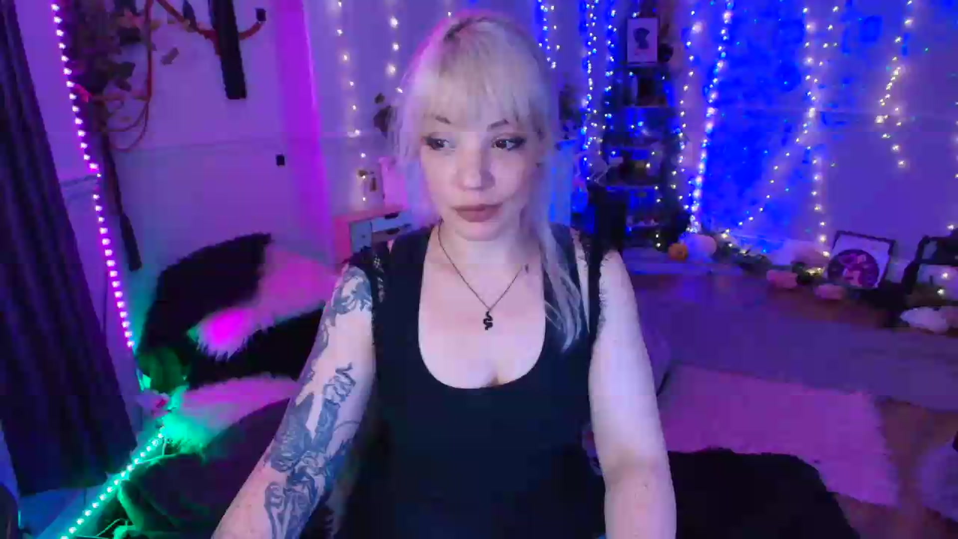 Gallery image thumbnail from LunaWolfie's myfreecams stream on, 06/29/2026, 21:35 image 14 of 20