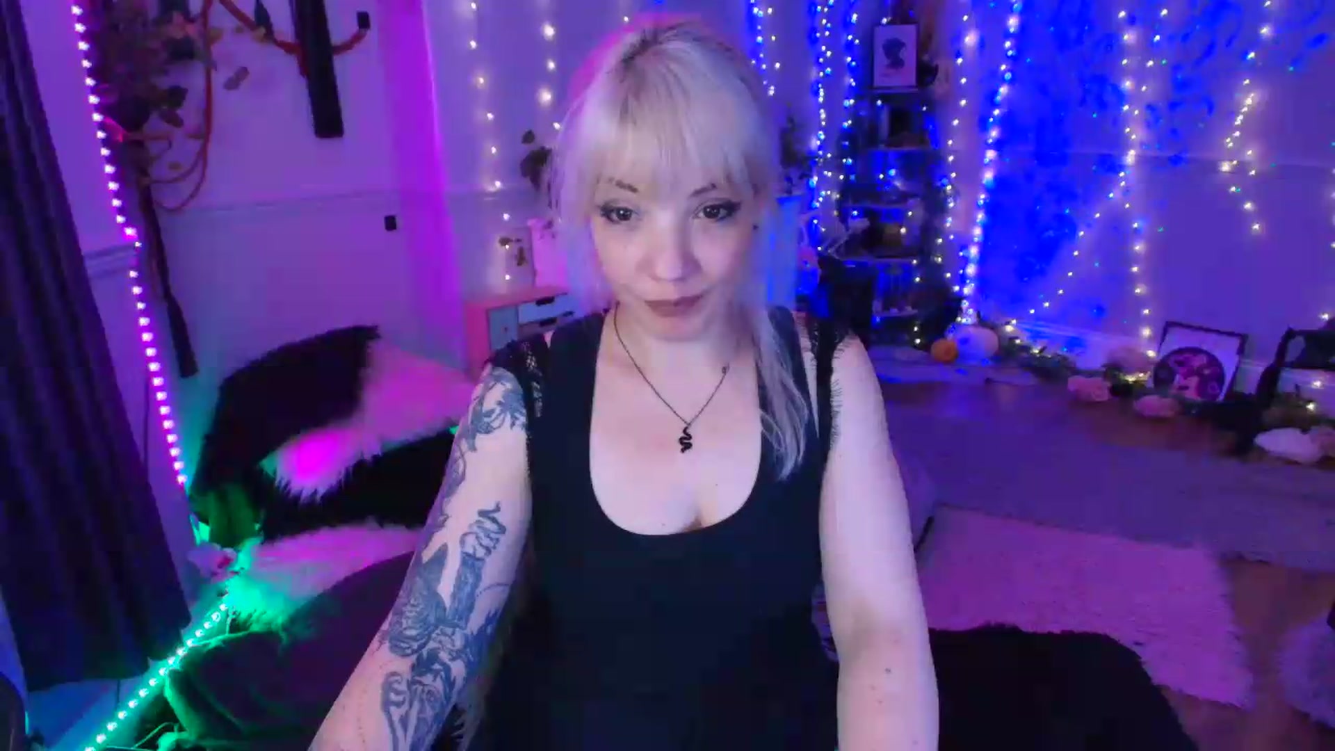 Gallery image thumbnail from LunaWolfie's myfreecams stream on, 06/29/2026, 21:35 image 9 of 20