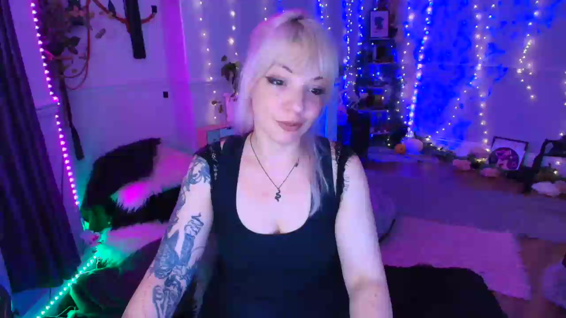 Gallery image thumbnail from LunaWolfie's myfreecams stream on, 06/29/2026, 21:35 image 1 of 20