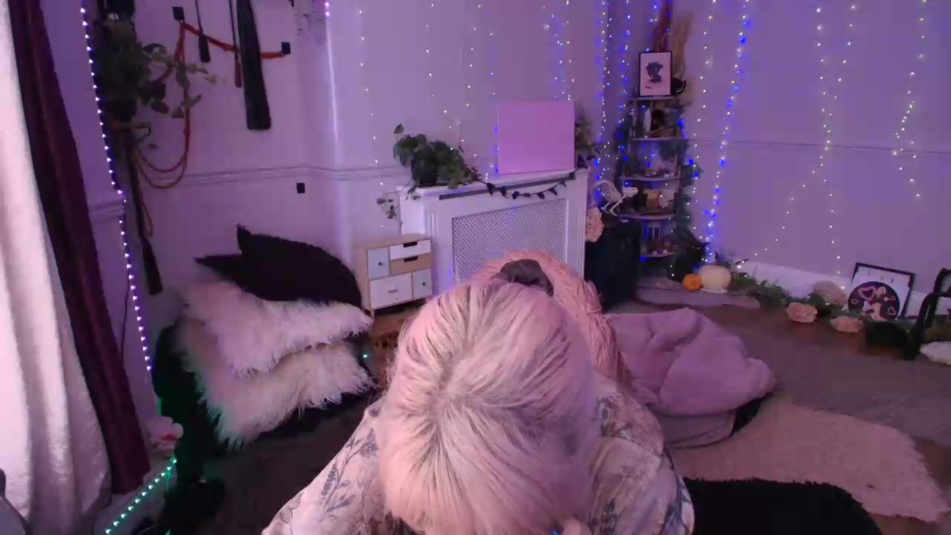 Gallery image thumbnail from LunaWolfie's myfreecams stream on, 07/02/2026, 10:53 image 2 of 20