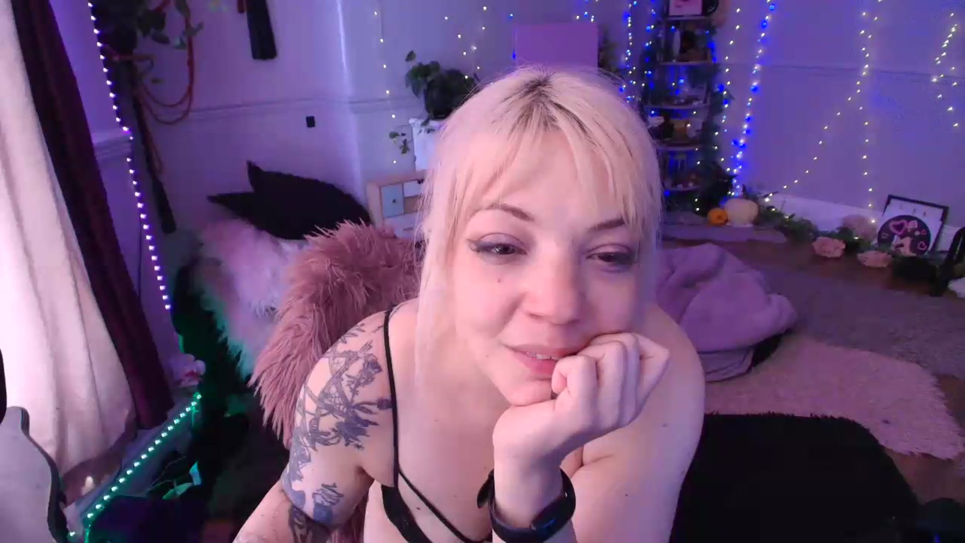 Gallery image thumbnail from LunaWolfie's myfreecams stream on, 07/02/2026, 13:01 image 4 of 20