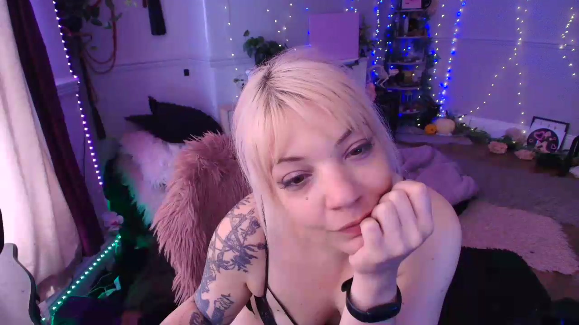 Gallery image thumbnail from LunaWolfie's myfreecams stream on, 07/02/2026, 13:01 image 7 of 20