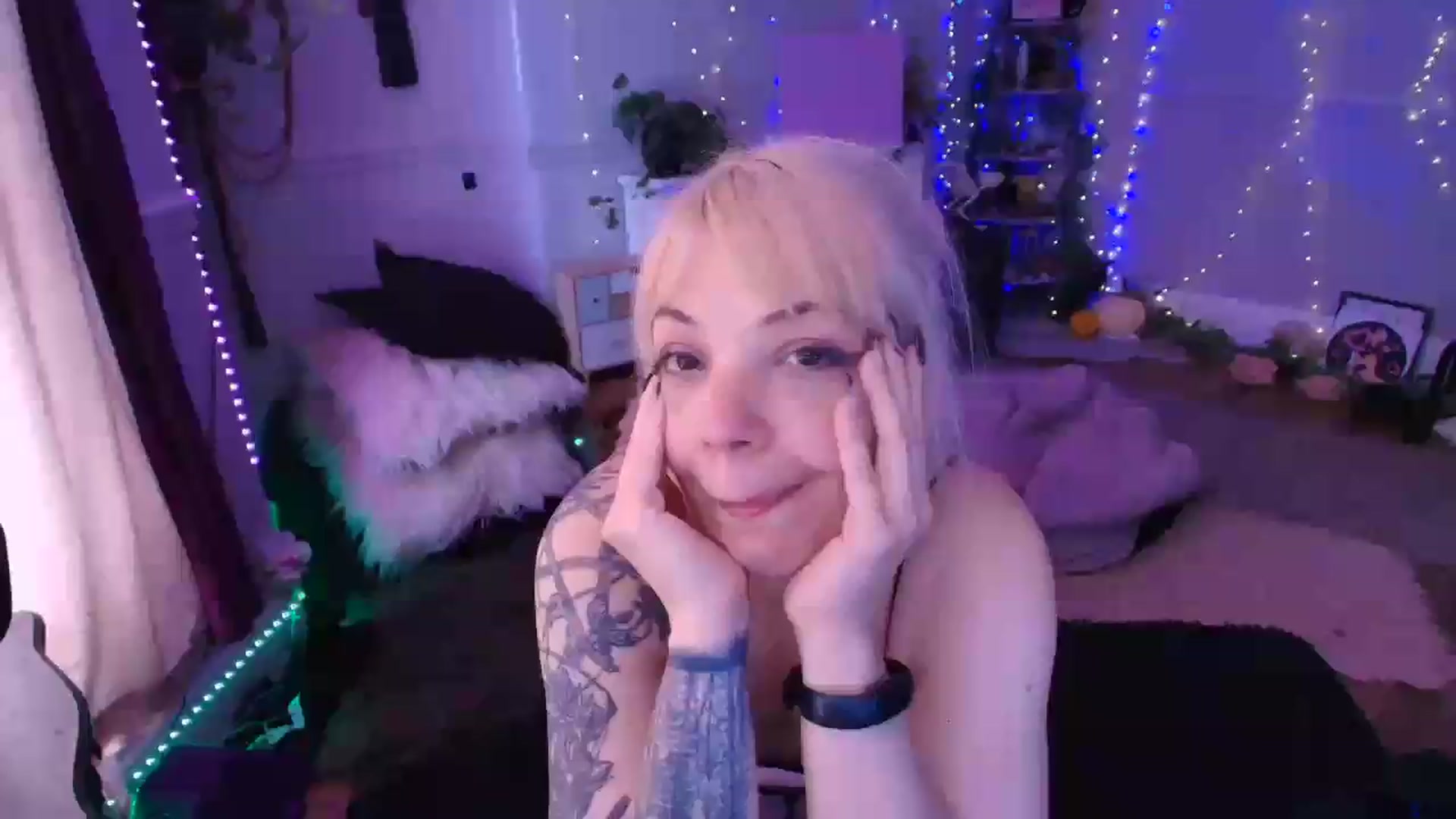 Gallery image thumbnail from LunaWolfie's myfreecams stream on, 07/02/2026, 13:01 image 13 of 20