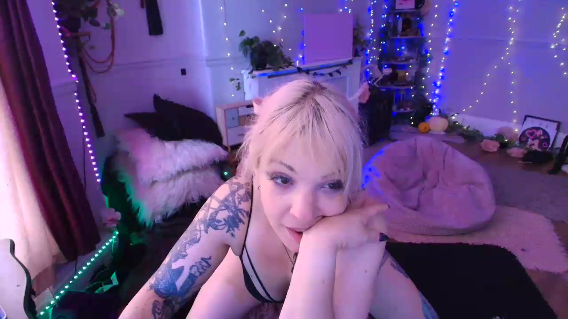 Gallery image thumbnail from LunaWolfie's myfreecams stream on, 07/03/2026, 15:12 image 9 of 20