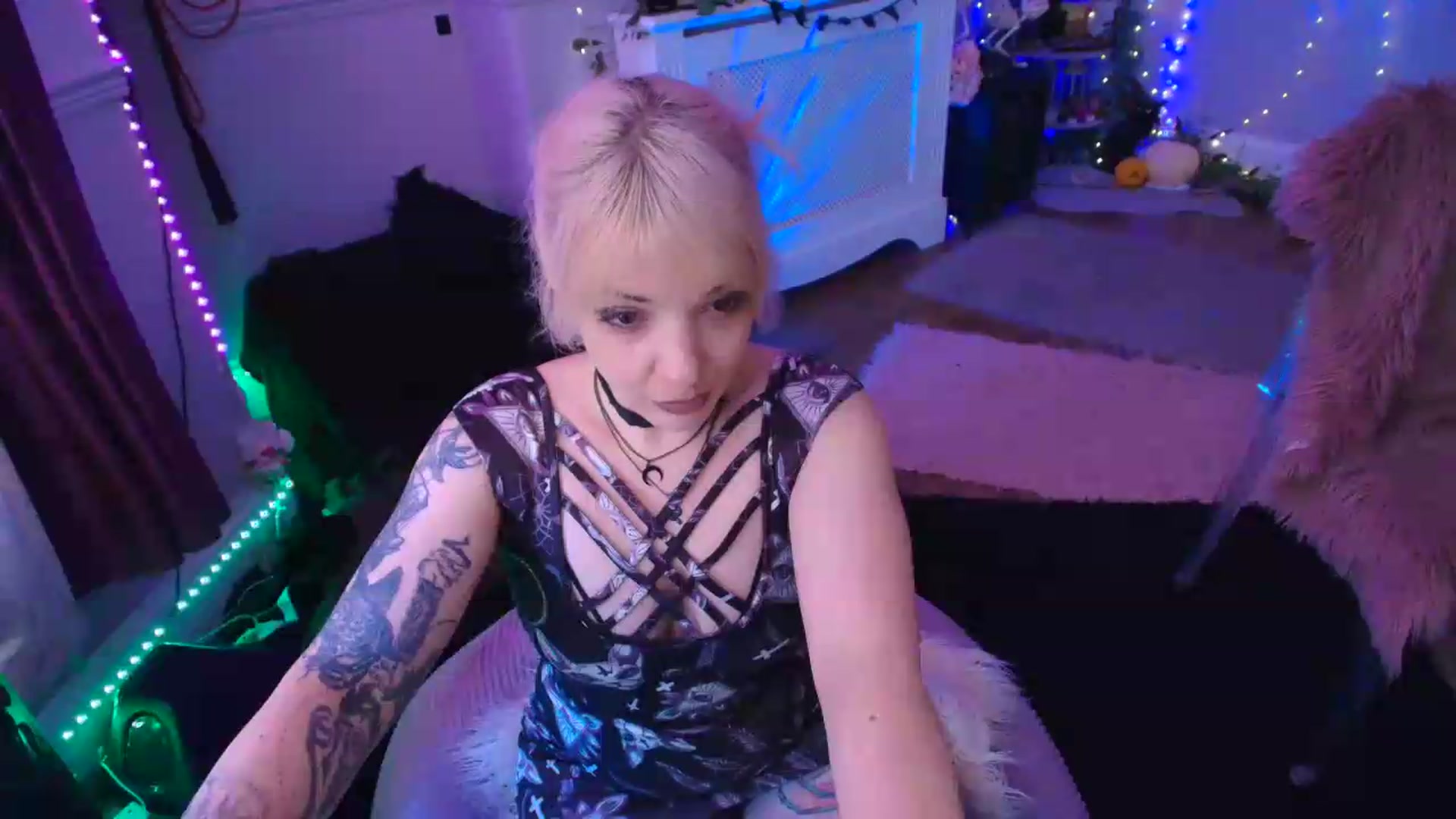 Gallery image thumbnail from LunaWolfie's myfreecams stream on, 07/03/2026, 18:20 image 7 of 20