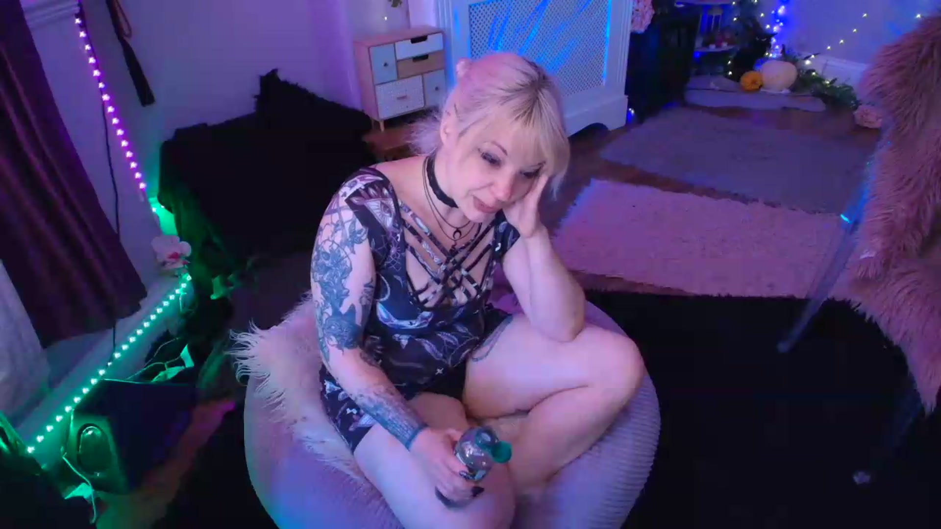 Gallery image thumbnail from LunaWolfie's myfreecams stream on, 07/03/2026, 18:20 image 18 of 20