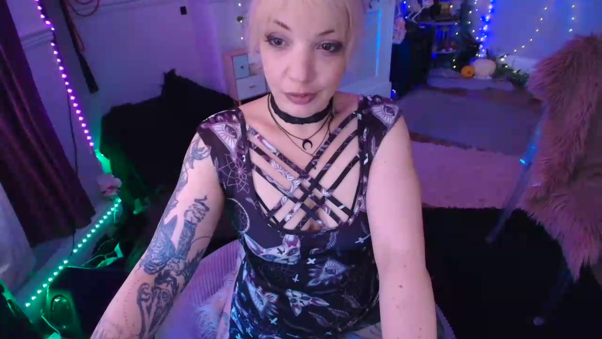 Gallery image thumbnail from LunaWolfie's myfreecams stream on, 07/03/2026, 18:20 image 8 of 20