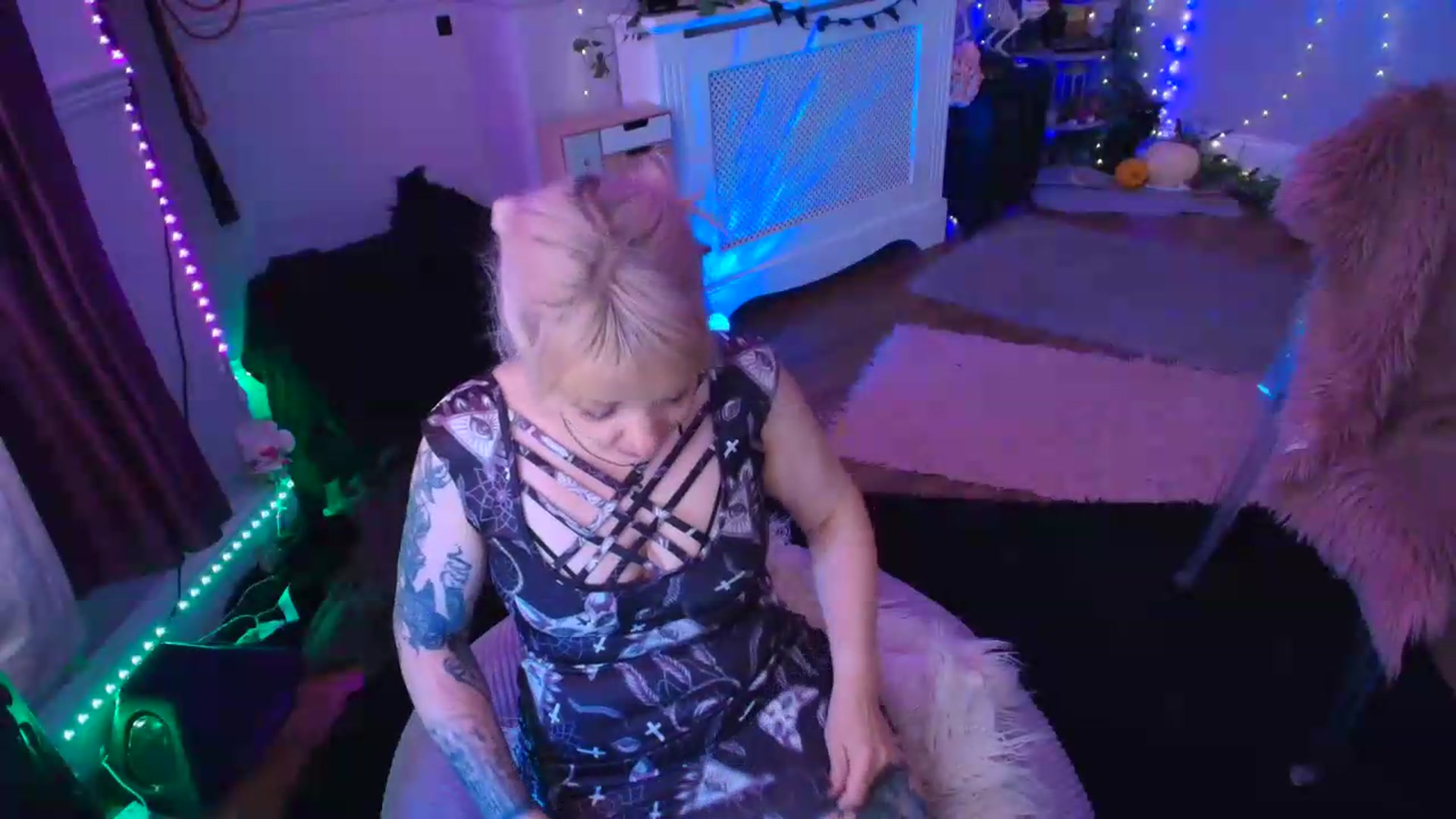Gallery image thumbnail from LunaWolfie's myfreecams stream on, 07/03/2026, 18:20 image 12 of 20
