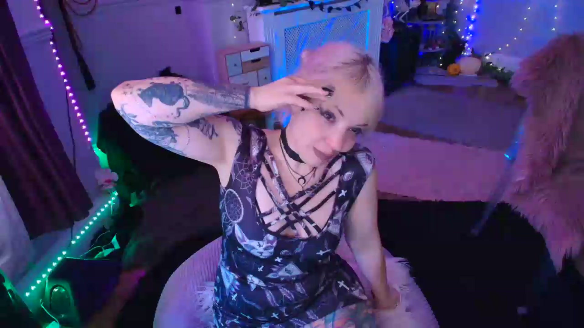 Gallery image thumbnail from LunaWolfie's myfreecams stream on, 07/03/2026, 18:20 image 10 of 20