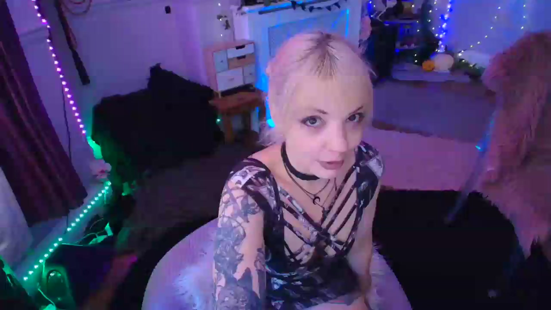 Gallery image thumbnail from LunaWolfie's myfreecams stream on, 07/03/2026, 18:20 image 3 of 20