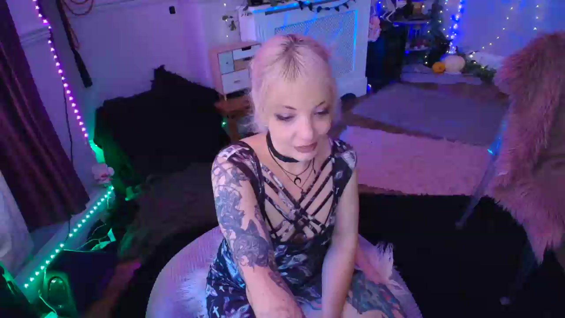 Gallery image thumbnail from LunaWolfie's myfreecams stream on, 07/03/2026, 18:20 image 1 of 20