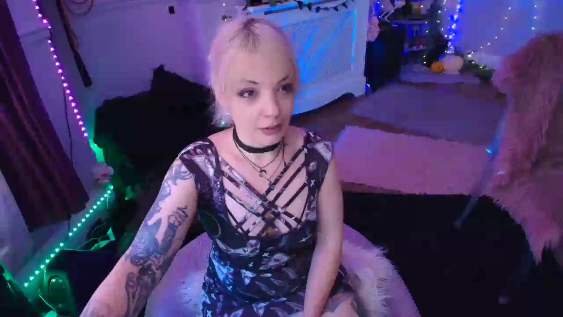 Gallery image thumbnail from LunaWolfie's myfreecams stream on, 07/03/2026, 18:20 image 4 of 20