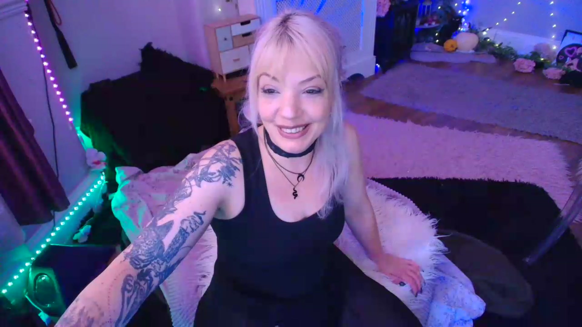 Gallery image thumbnail from LunaWolfie's myfreecams stream on, 07/06/2026, 18:05 image 2 of 20