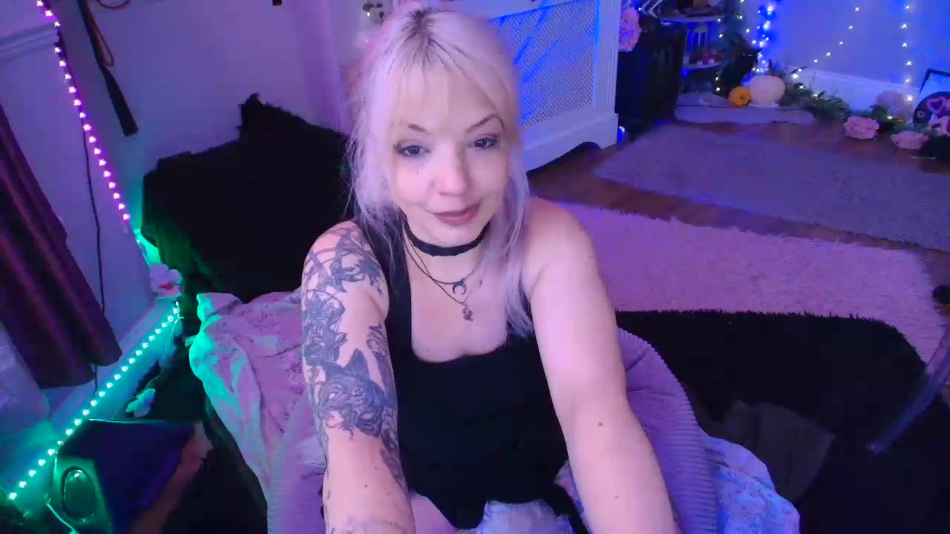 Gallery image thumbnail from LunaWolfie's myfreecams stream on, 07/06/2026, 18:05 image 10 of 20