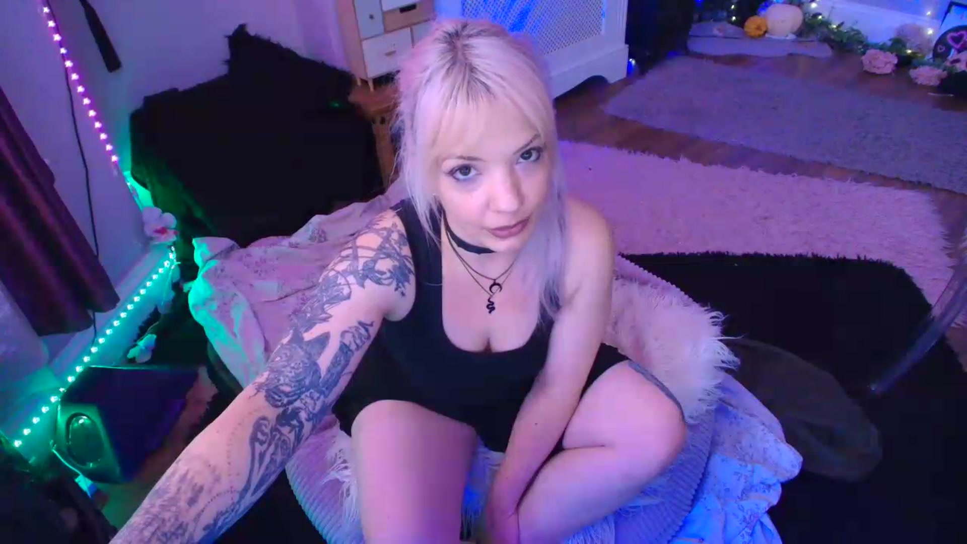 Gallery image thumbnail from LunaWolfie's myfreecams stream on, 07/06/2026, 18:05 image 3 of 20