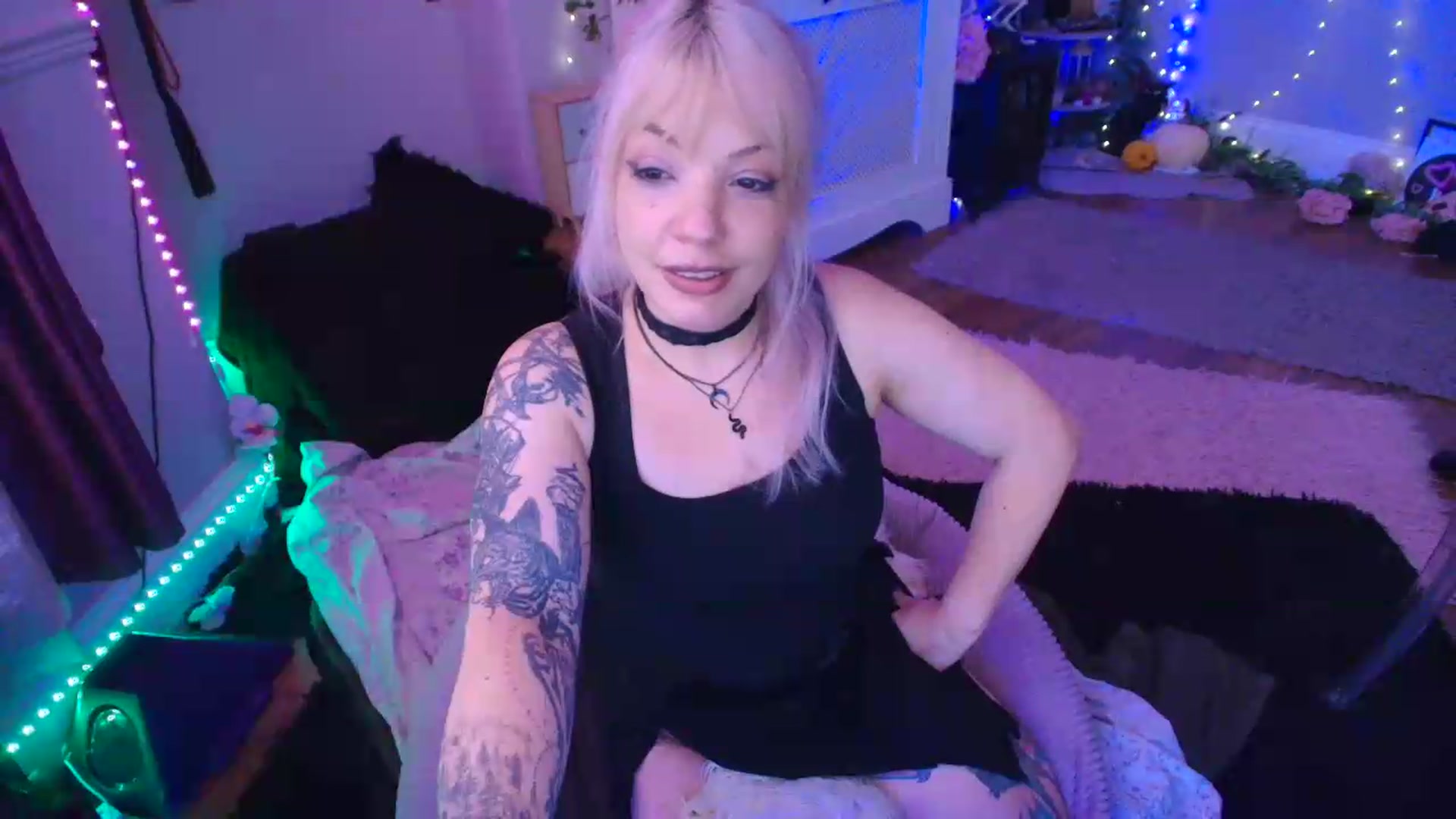 Gallery image thumbnail from LunaWolfie's myfreecams stream on, 07/06/2026, 18:05 image 17 of 20