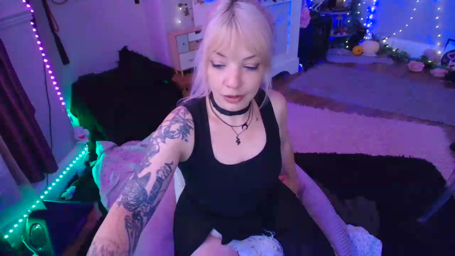 Gallery image thumbnail from LunaWolfie's myfreecams stream on, 07/06/2026, 19:03 image 2 of 20