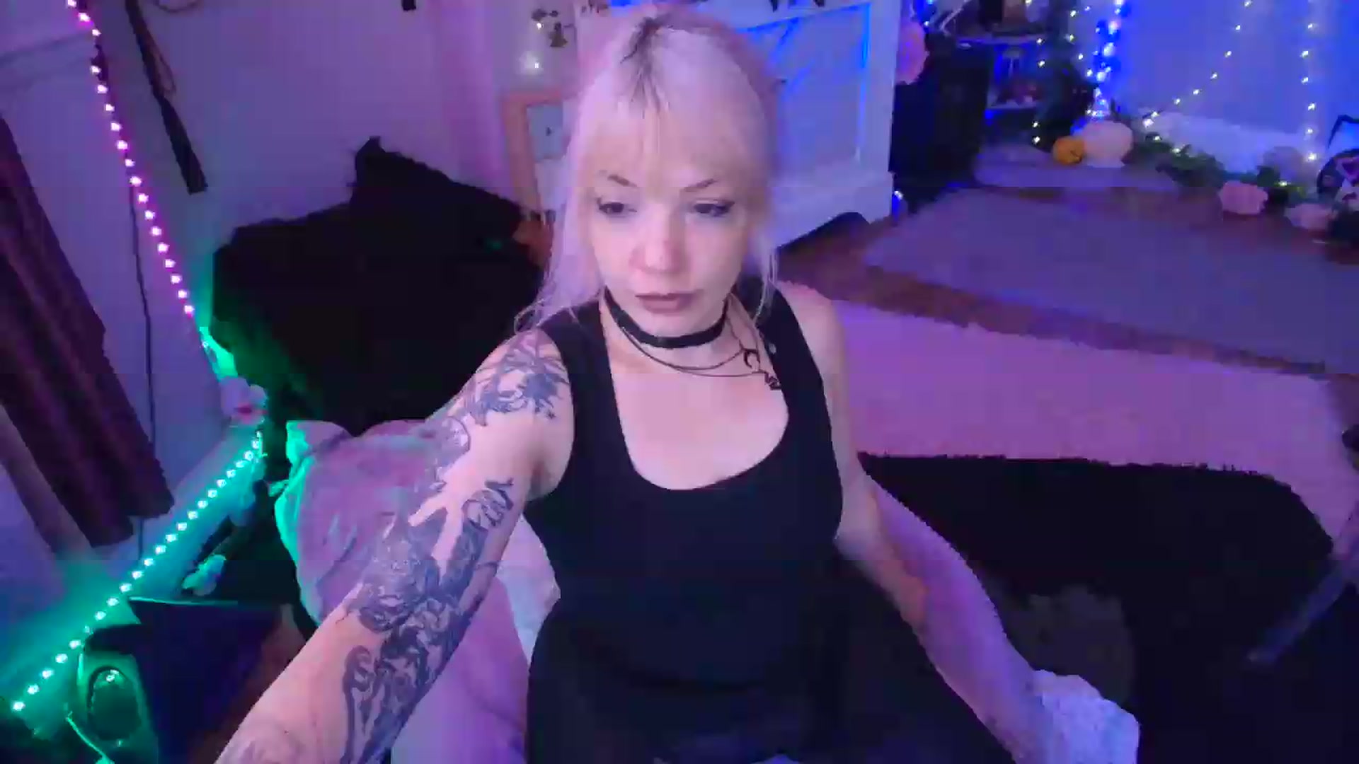 Gallery image thumbnail from LunaWolfie's myfreecams stream on, 07/06/2026, 19:03 image 1 of 20
