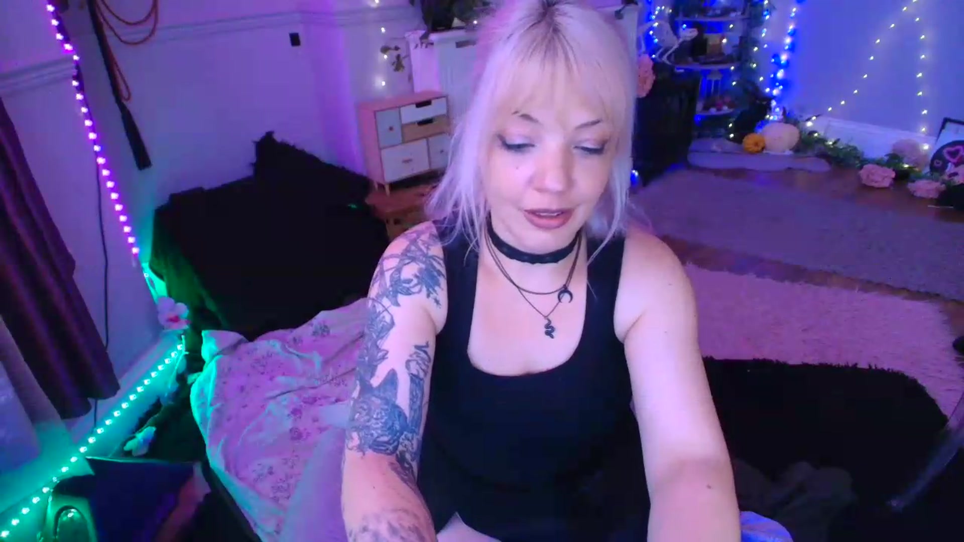 Gallery image thumbnail from LunaWolfie's myfreecams stream on, 07/06/2026, 19:03 image 16 of 20
