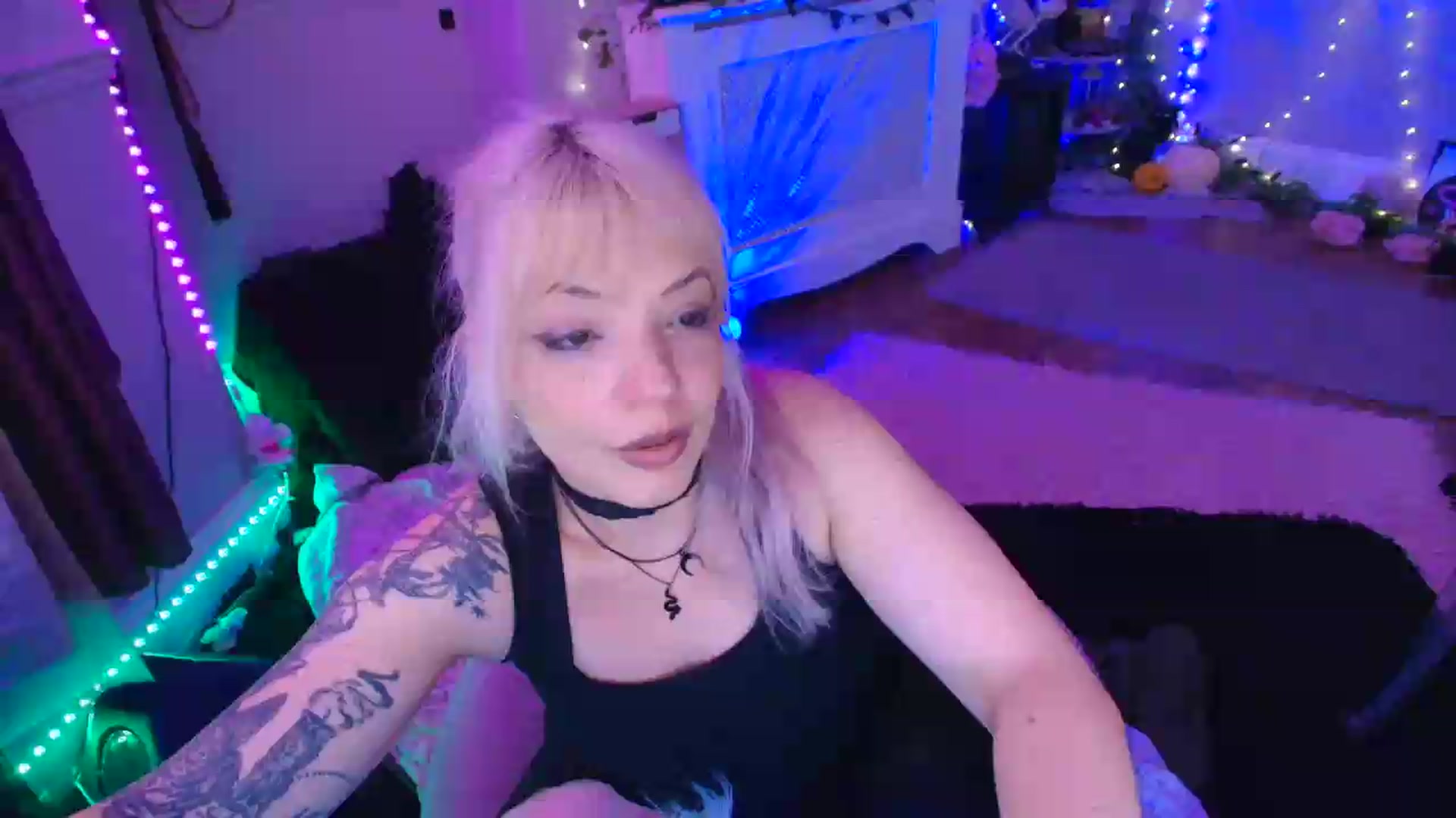 Gallery image thumbnail from LunaWolfie's myfreecams stream on, 07/06/2026, 19:52 image 8 of 20