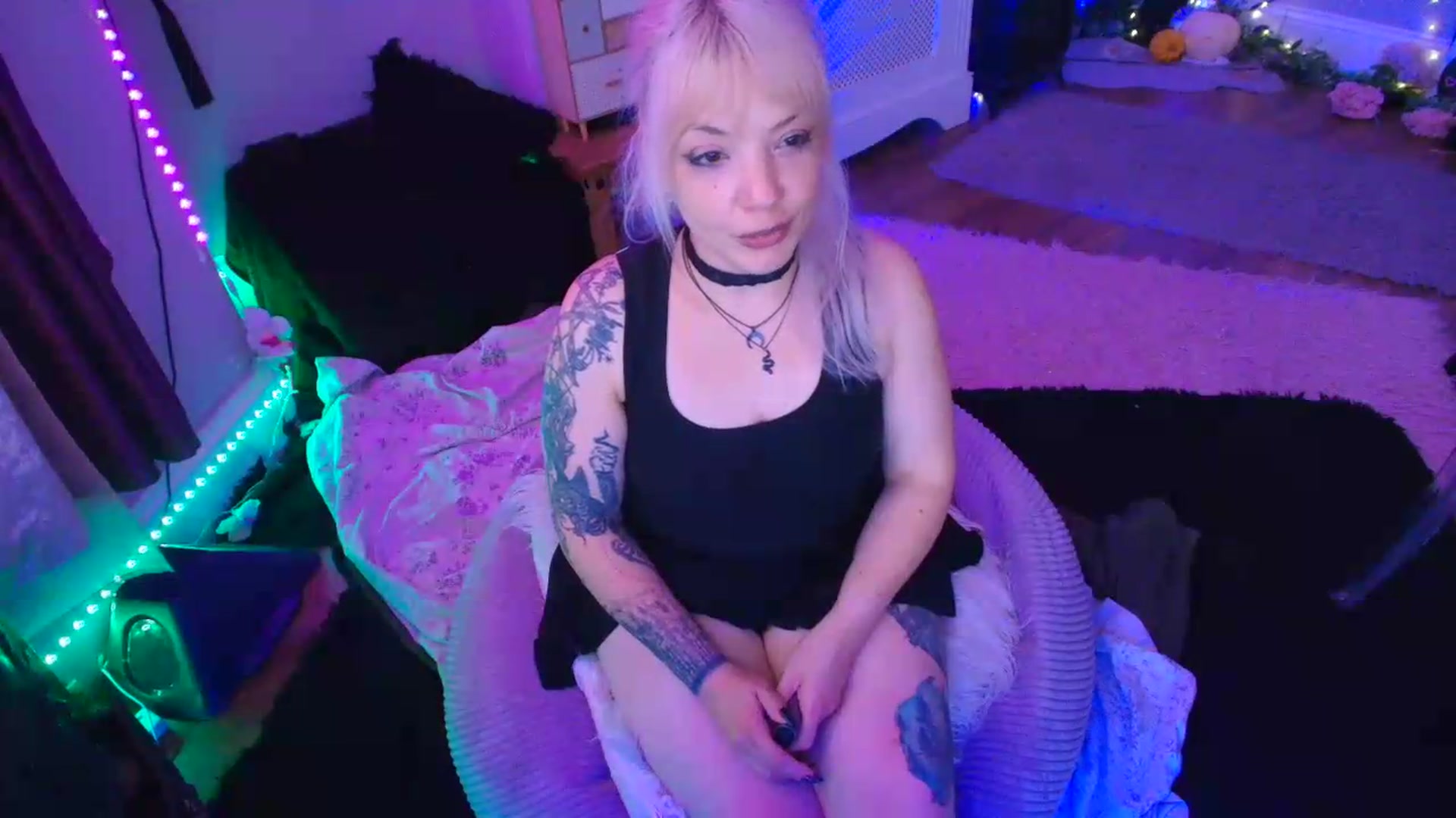 Gallery image thumbnail from LunaWolfie's myfreecams stream on, 07/06/2026, 19:52 image 2 of 20