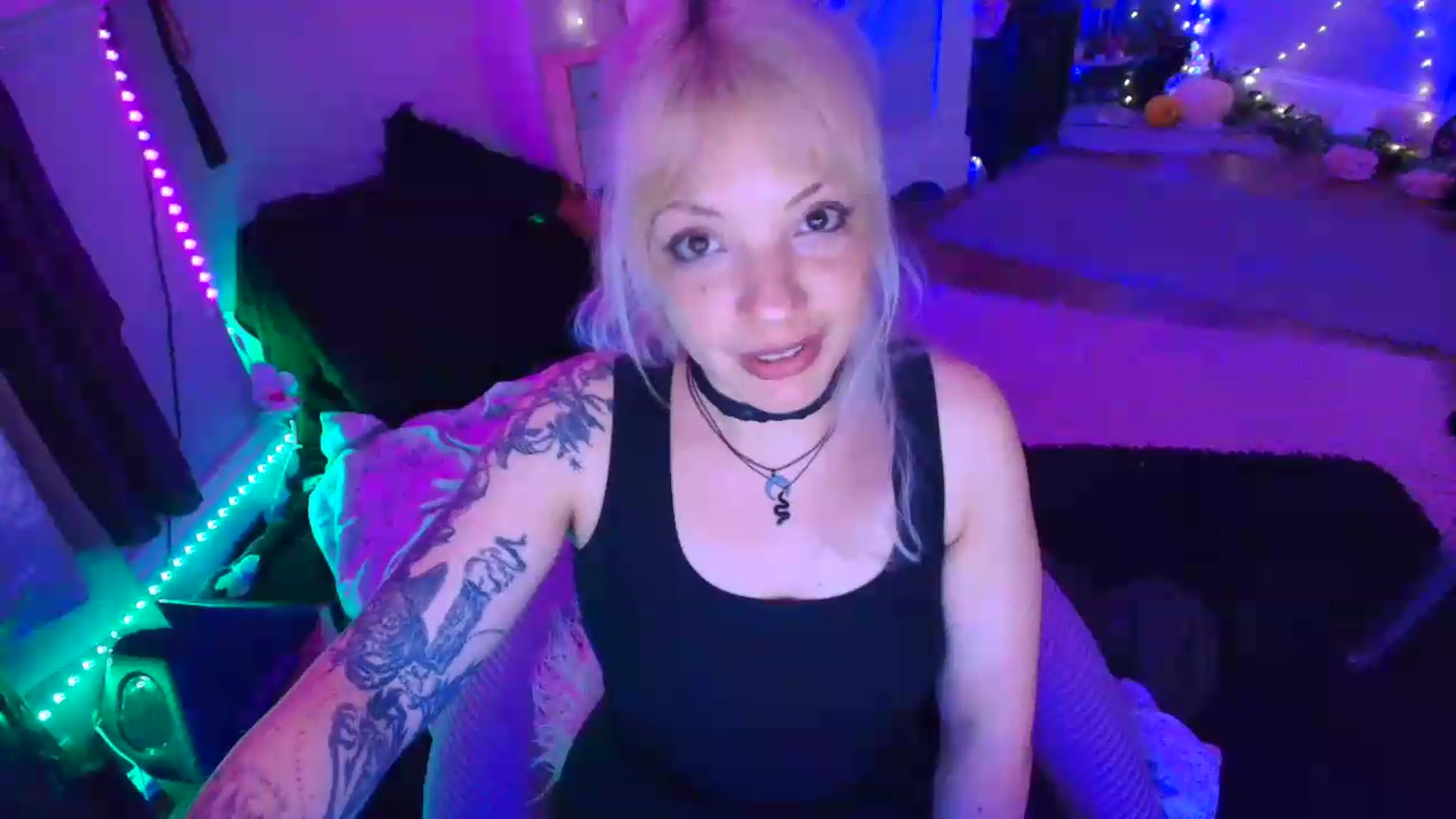 Gallery image thumbnail from LunaWolfie's myfreecams stream on, 07/06/2026, 21:06 image 5 of 20