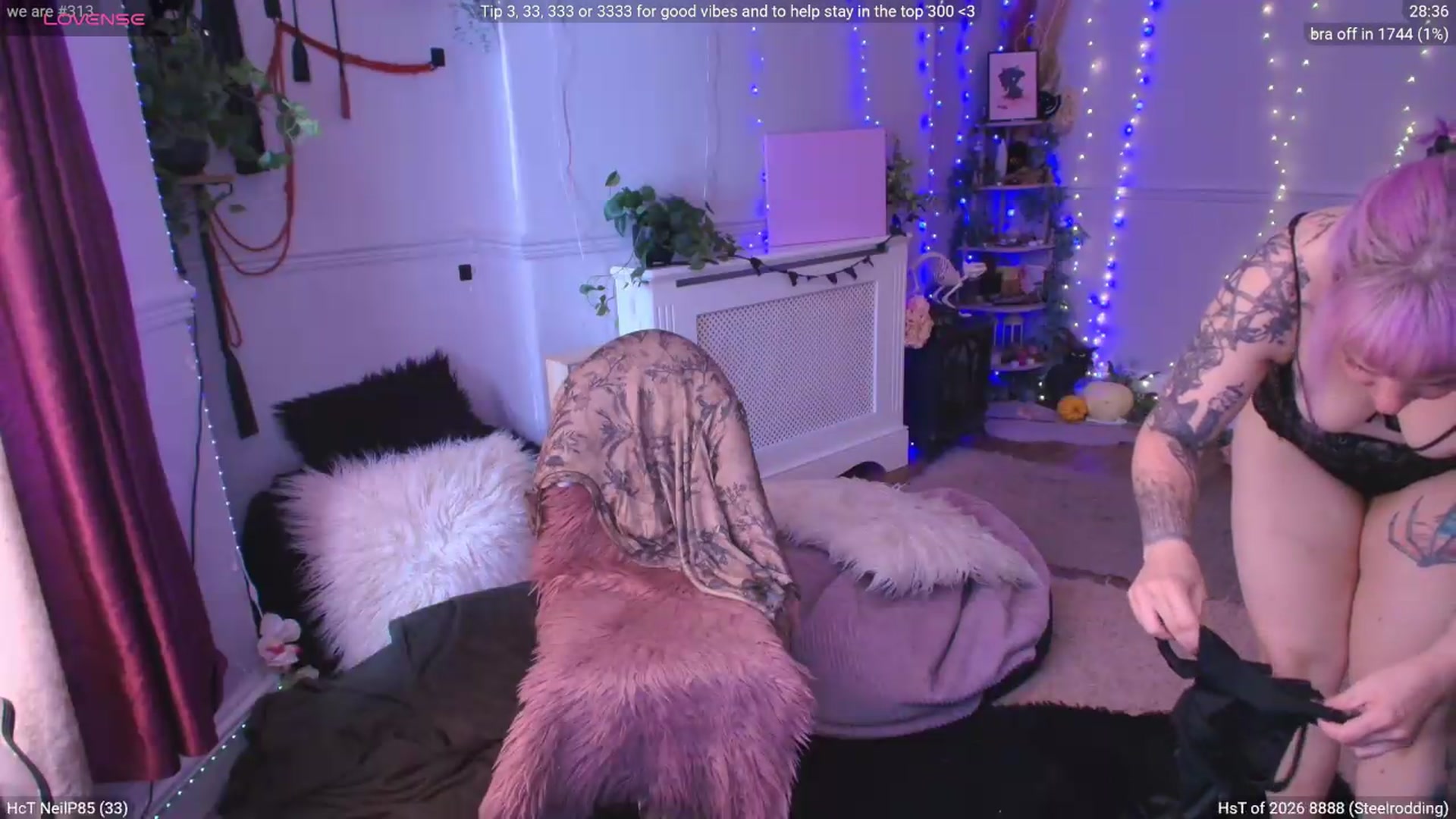 Gallery image thumbnail from LunaWolfie's myfreecams stream on, 07/10/2026, 14:37 image 12 of 20