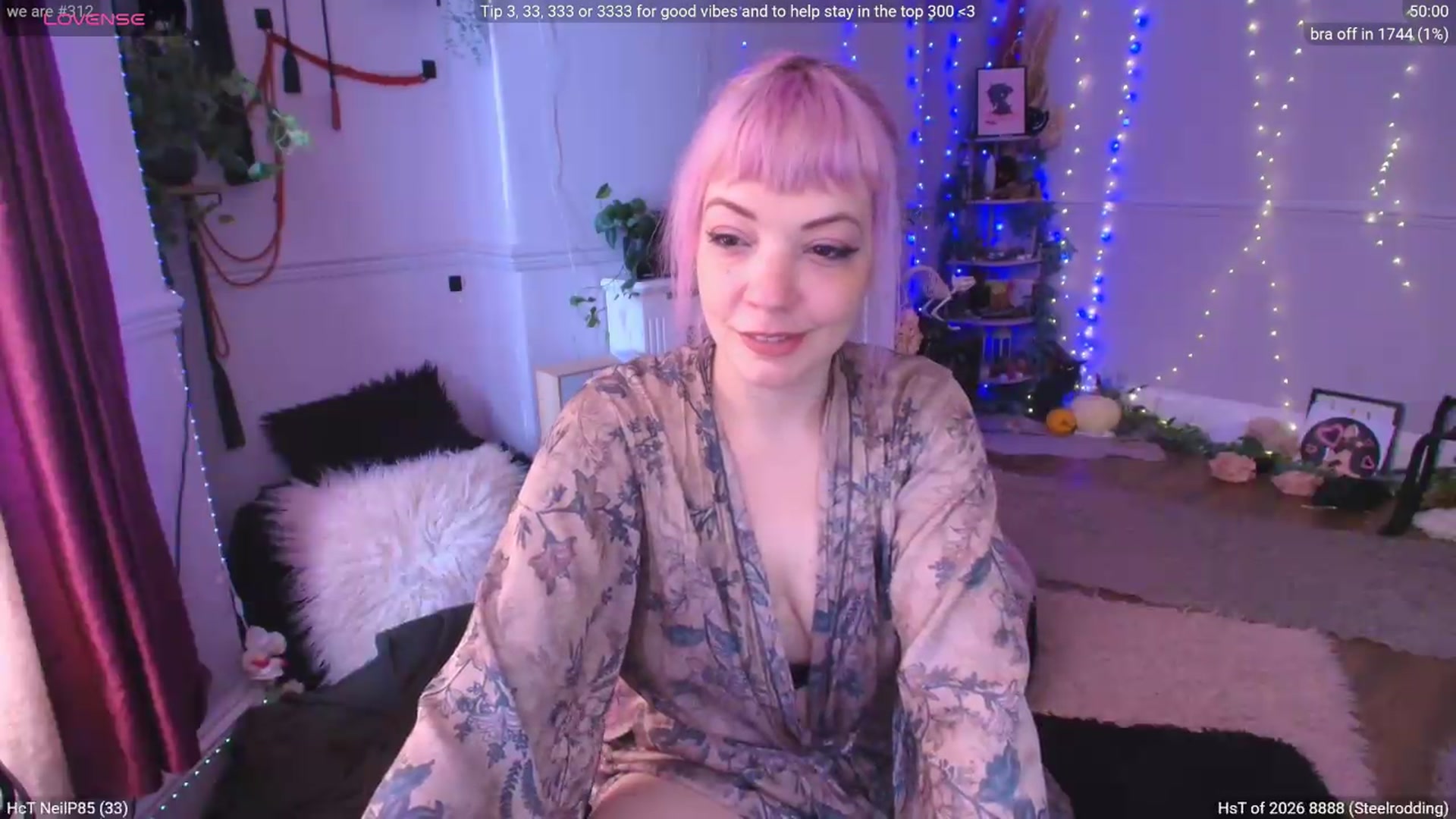 Gallery image thumbnail from LunaWolfie's myfreecams stream on, 07/10/2026, 14:37 image 6 of 20