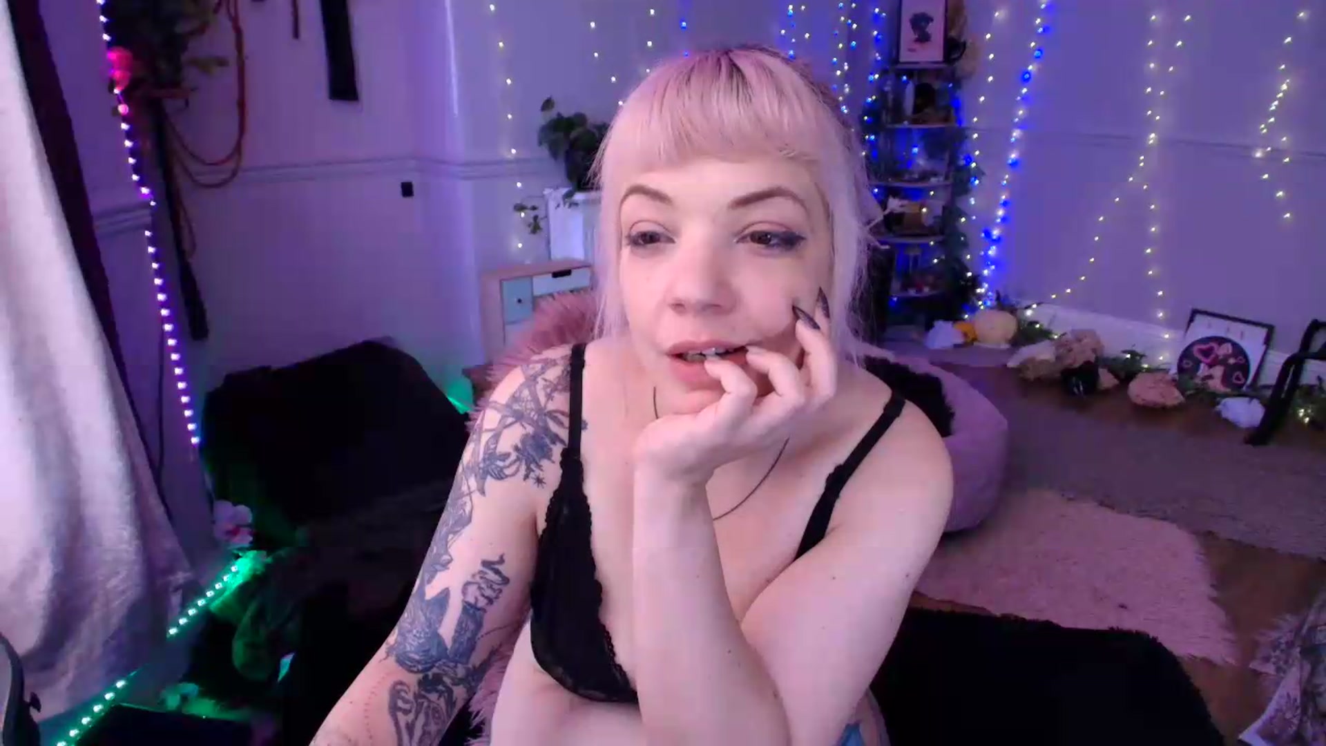 Gallery image thumbnail from LunaWolfie's myfreecams stream on, 07/16/2026, 15:04 image 15 of 20