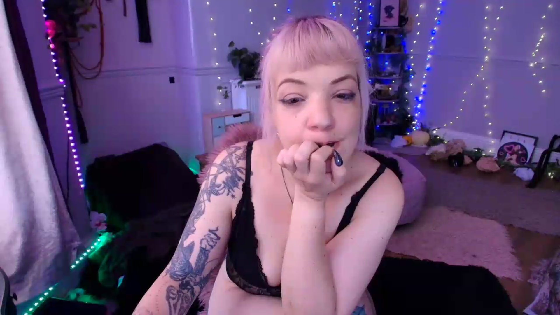 Gallery image thumbnail from LunaWolfie's myfreecams stream on, 07/16/2026, 15:04 image 17 of 20