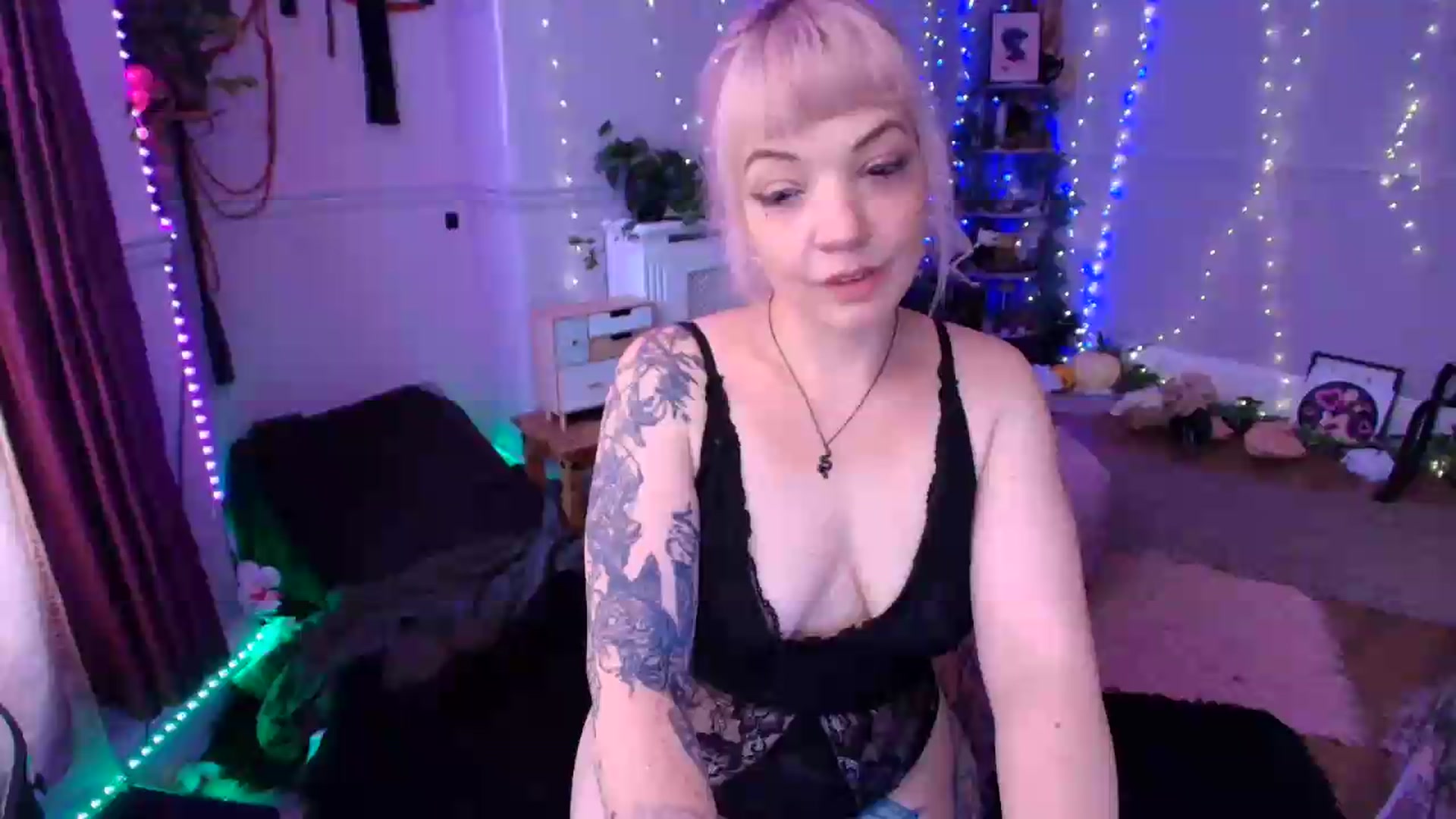 Gallery image thumbnail from LunaWolfie's myfreecams stream on, 07/16/2026, 17:06 image 10 of 20