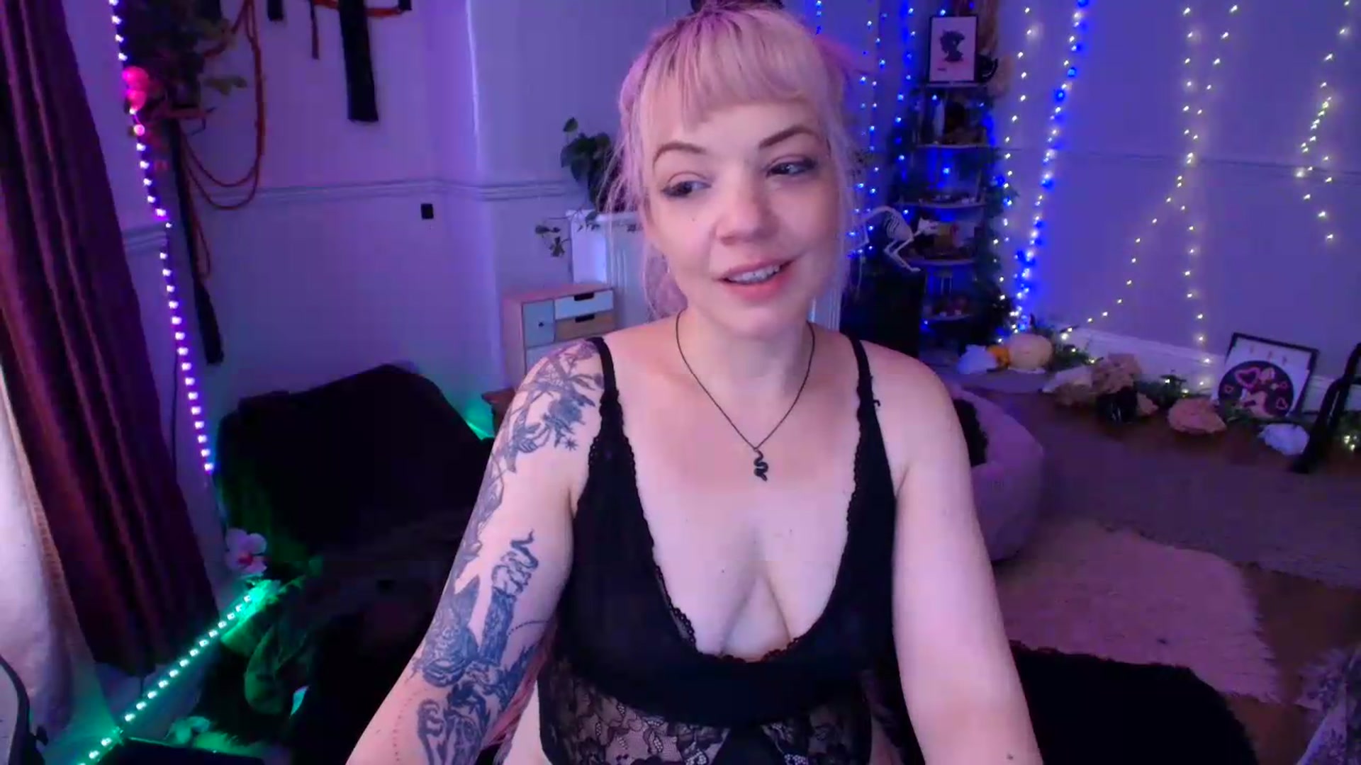 Gallery image thumbnail from LunaWolfie's myfreecams stream on, 07/16/2026, 17:06 image 20 of 20