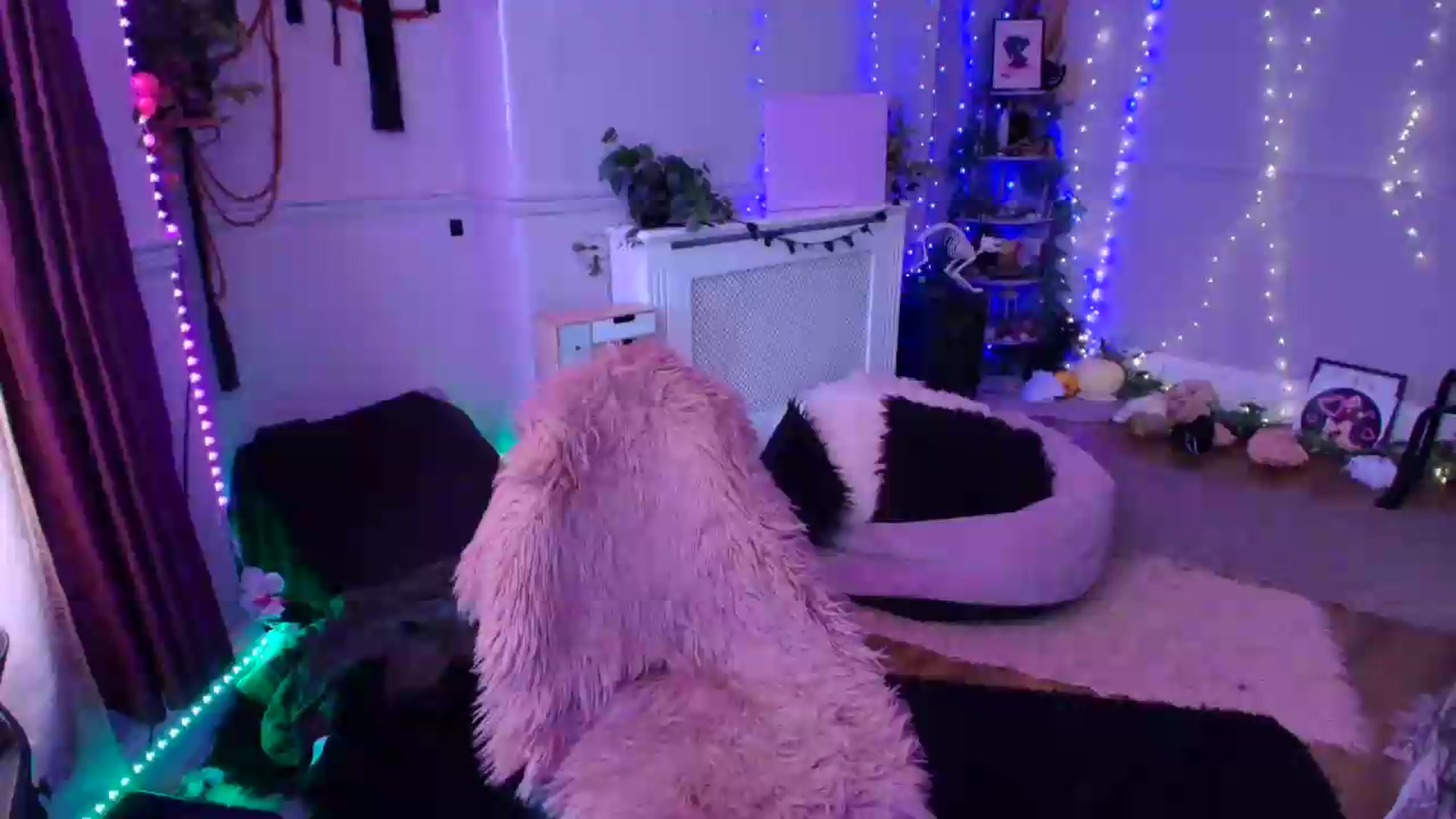 Gallery image thumbnail from LunaWolfie's myfreecams stream on, 07/16/2026, 17:06 image 15 of 20