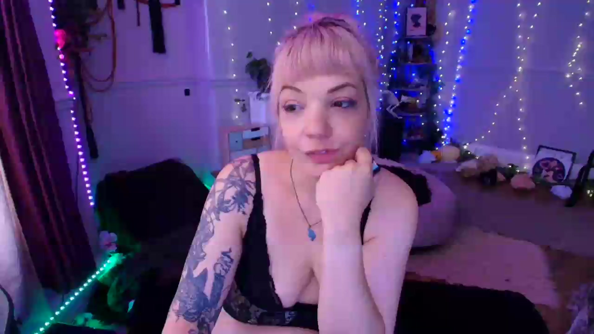 Gallery image thumbnail from LunaWolfie's myfreecams stream on, 07/16/2026, 17:31 image 14 of 20
