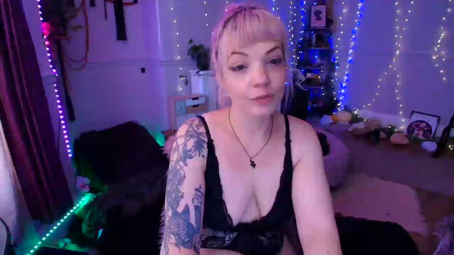 Gallery image thumbnail from LunaWolfie's myfreecams stream on, 07/16/2026, 17:31 image 15 of 20