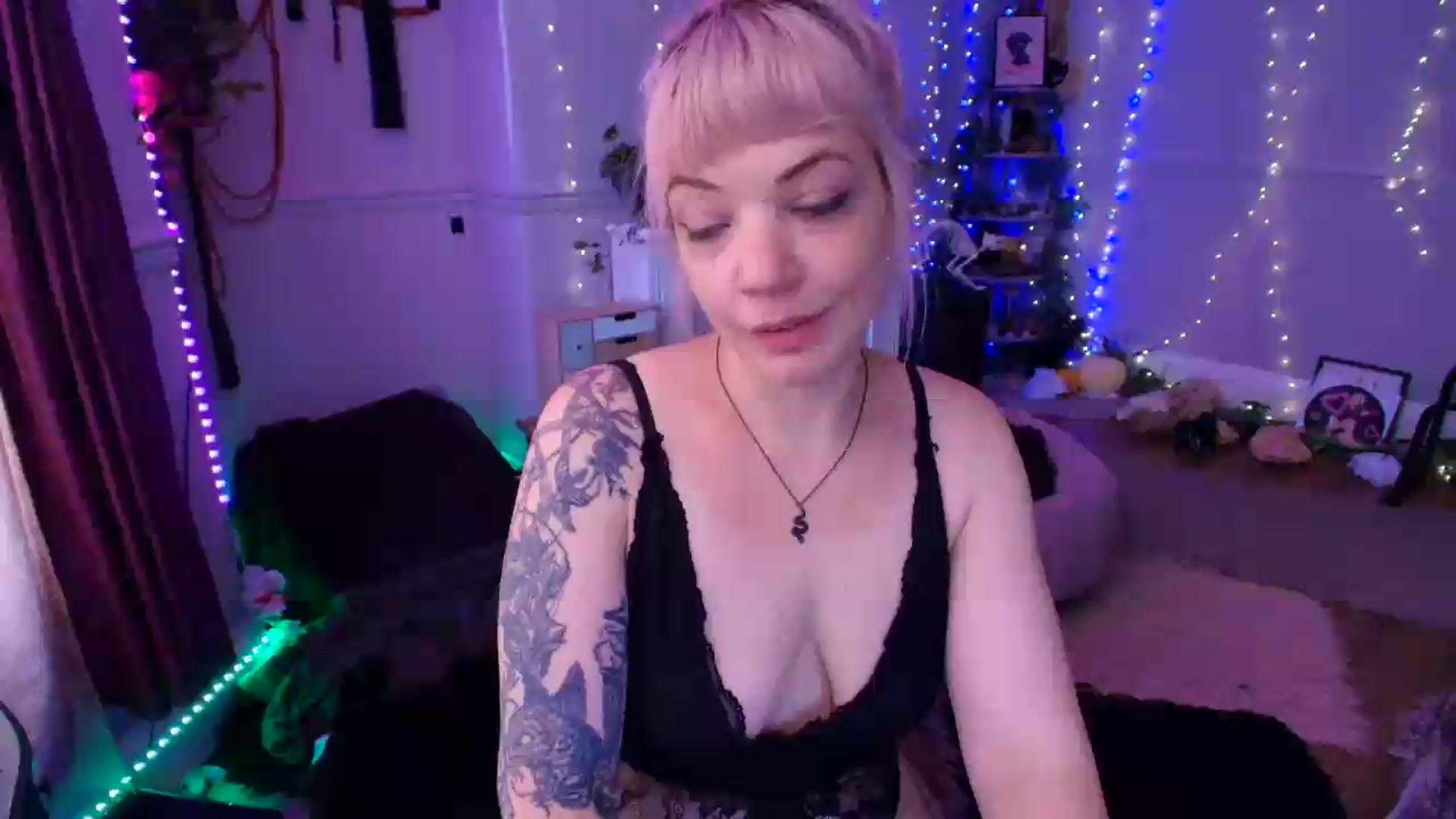 Gallery image thumbnail from LunaWolfie's myfreecams stream on, 07/16/2026, 17:31 image 2 of 20