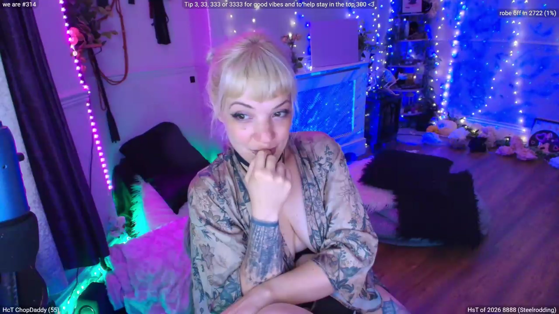 Gallery image thumbnail from LunaWolfie's myfreecams stream on, 07/28/2026, 23:43 image 17 of 20