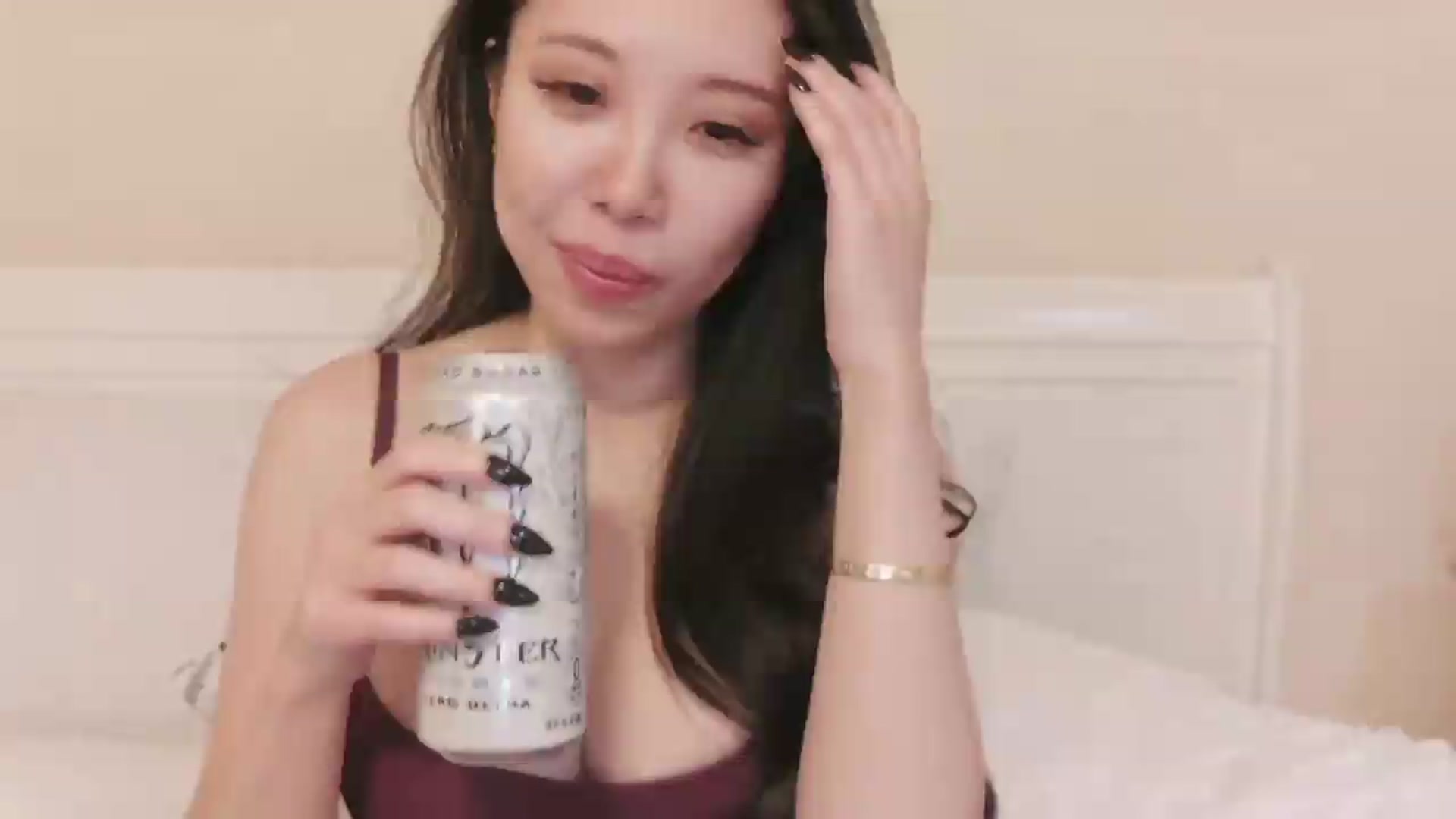 Gallery image thumbnail from LunaYukiDoll's myfreecams stream on, 07/08/2026, 20:50 image 6 of 20