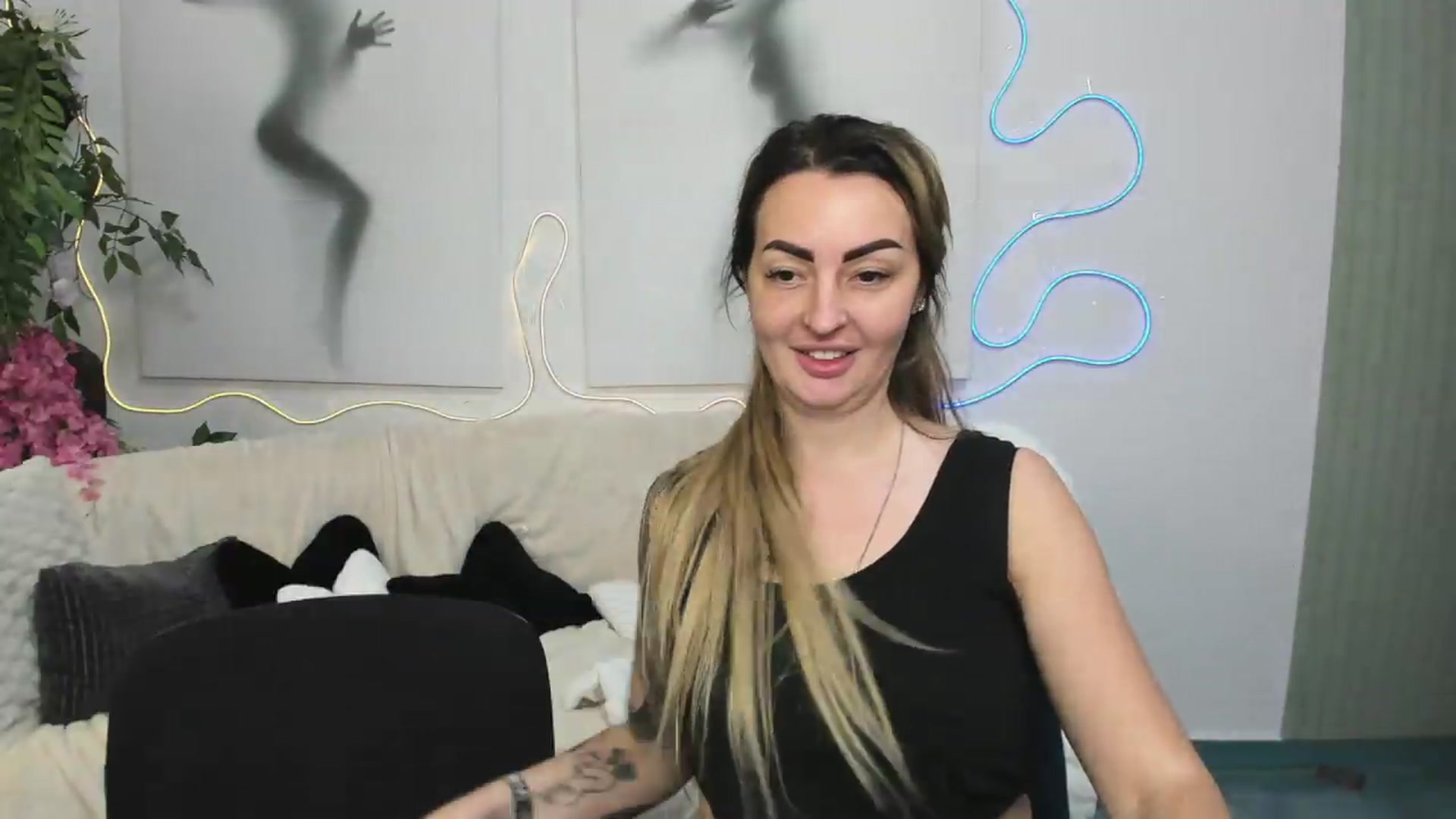 Gallery image thumbnail from Luna_Blade's myfreecams stream on, 09/24/2026, 09:08 image 15 of 20