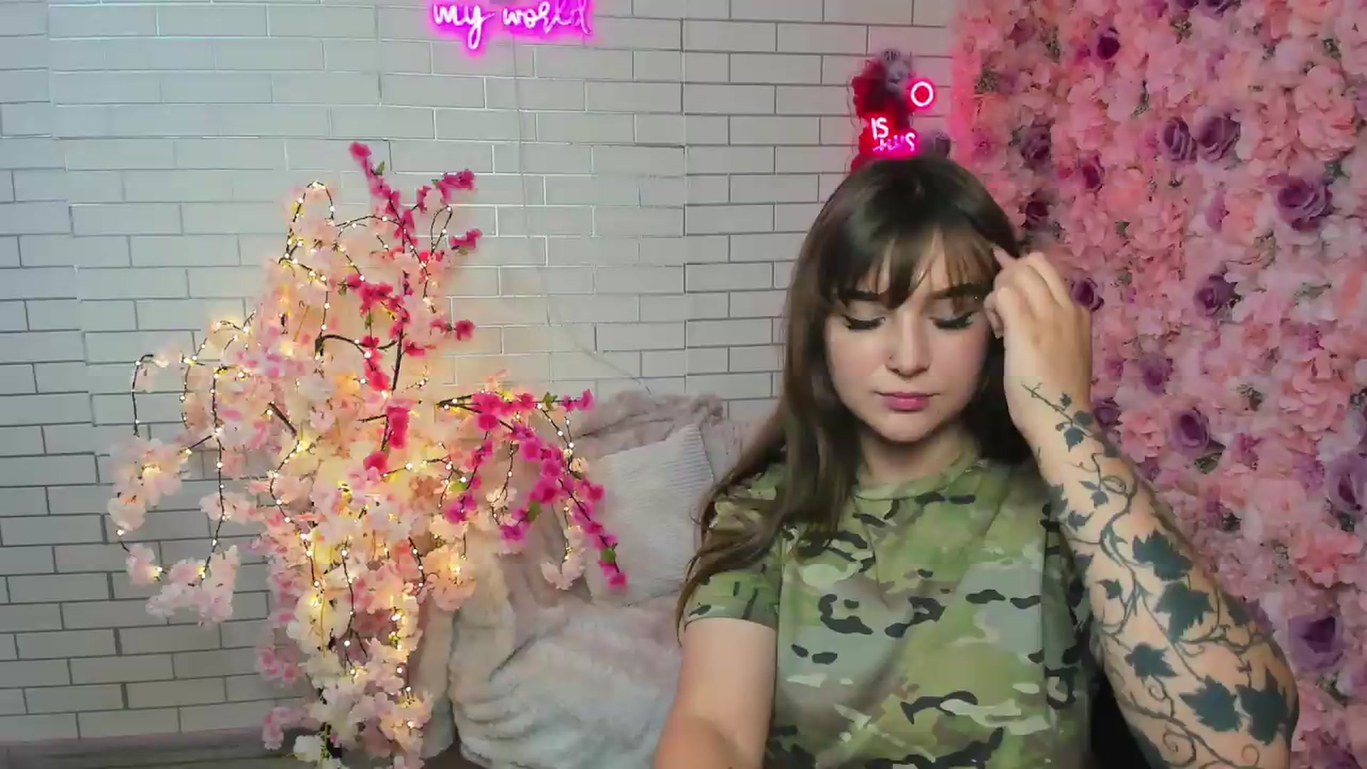 Gallery image thumbnail from Luna_Blade's myfreecams stream on, 09/26/2026, 11:47 image 9 of 20
