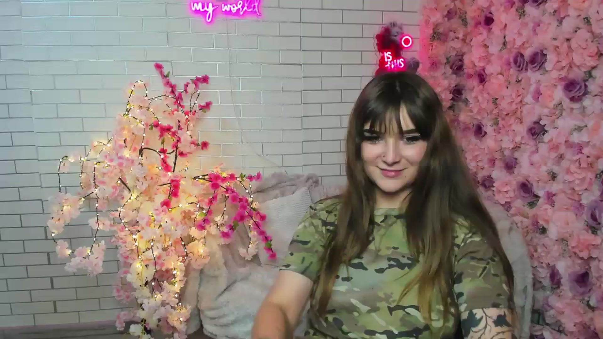 Gallery image thumbnail from Luna_Blade's myfreecams stream on, 09/26/2026, 11:47 image 1 of 20