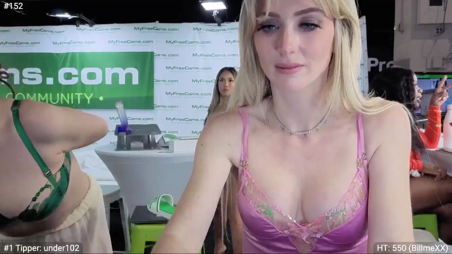Gallery image thumbnail from Luna_Faye_'s myfreecams stream on, 04/11/2026, 03:32 image 11 of 20