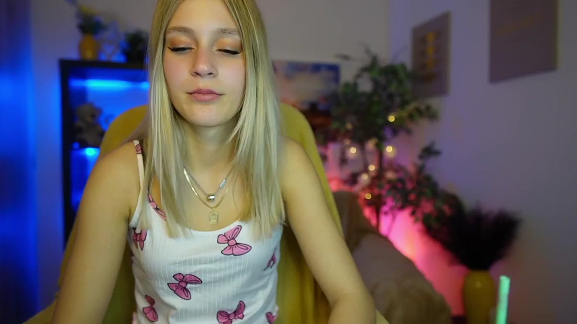 Gallery image thumbnail from Luna_Grace18's myfreecams stream on, 03/21/2026, 16:46 image 6 of 20