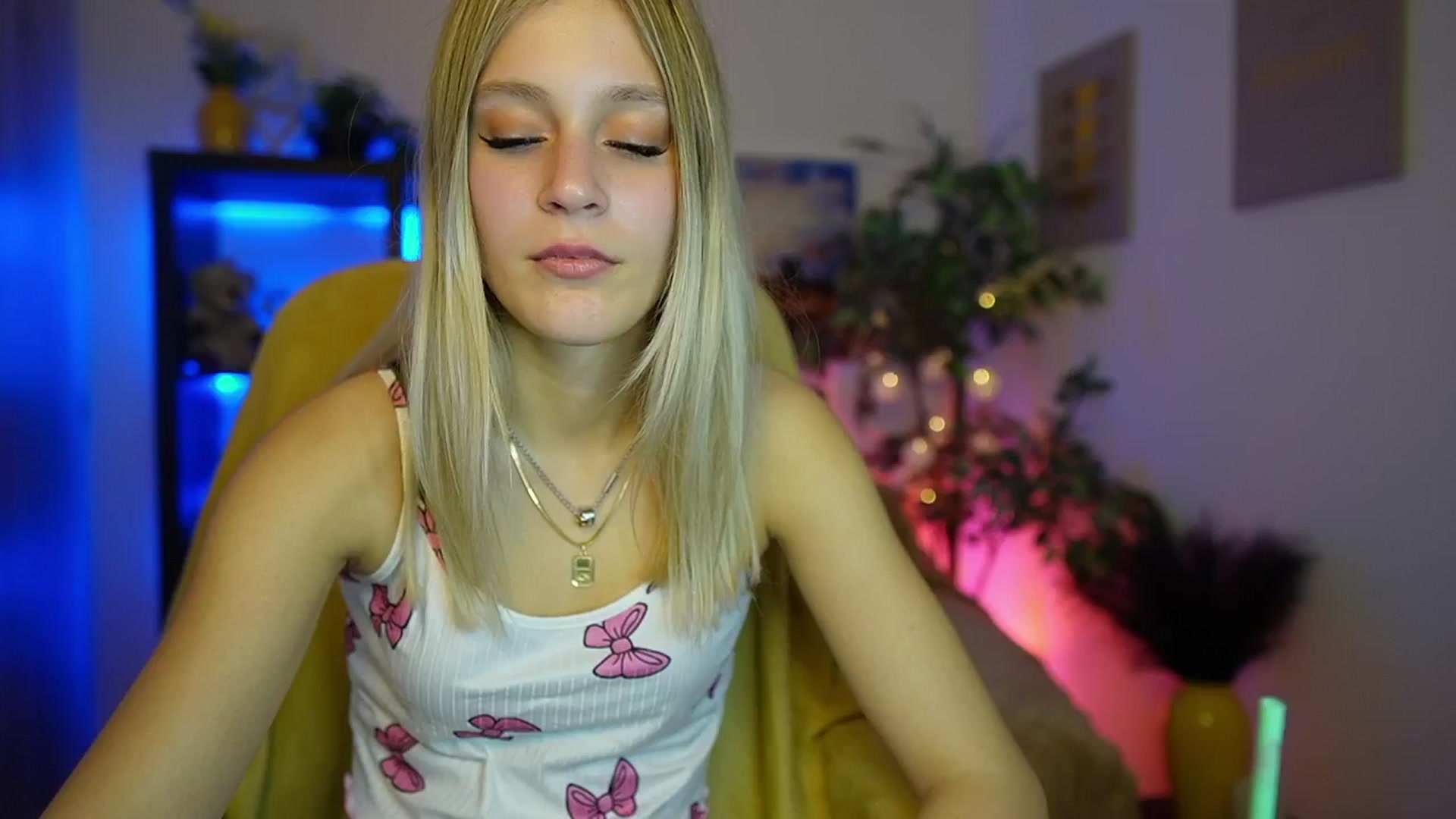 Gallery image thumbnail from Luna_Grace18's myfreecams stream on, 03/21/2026, 16:46 image 5 of 20