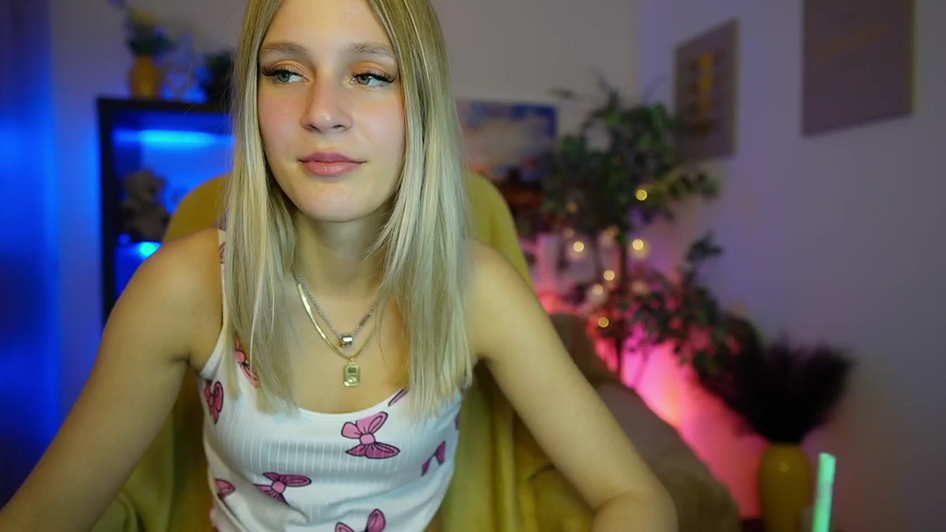 Gallery image thumbnail from Luna_Grace18's myfreecams stream on, 03/21/2026, 16:46 image 2 of 20