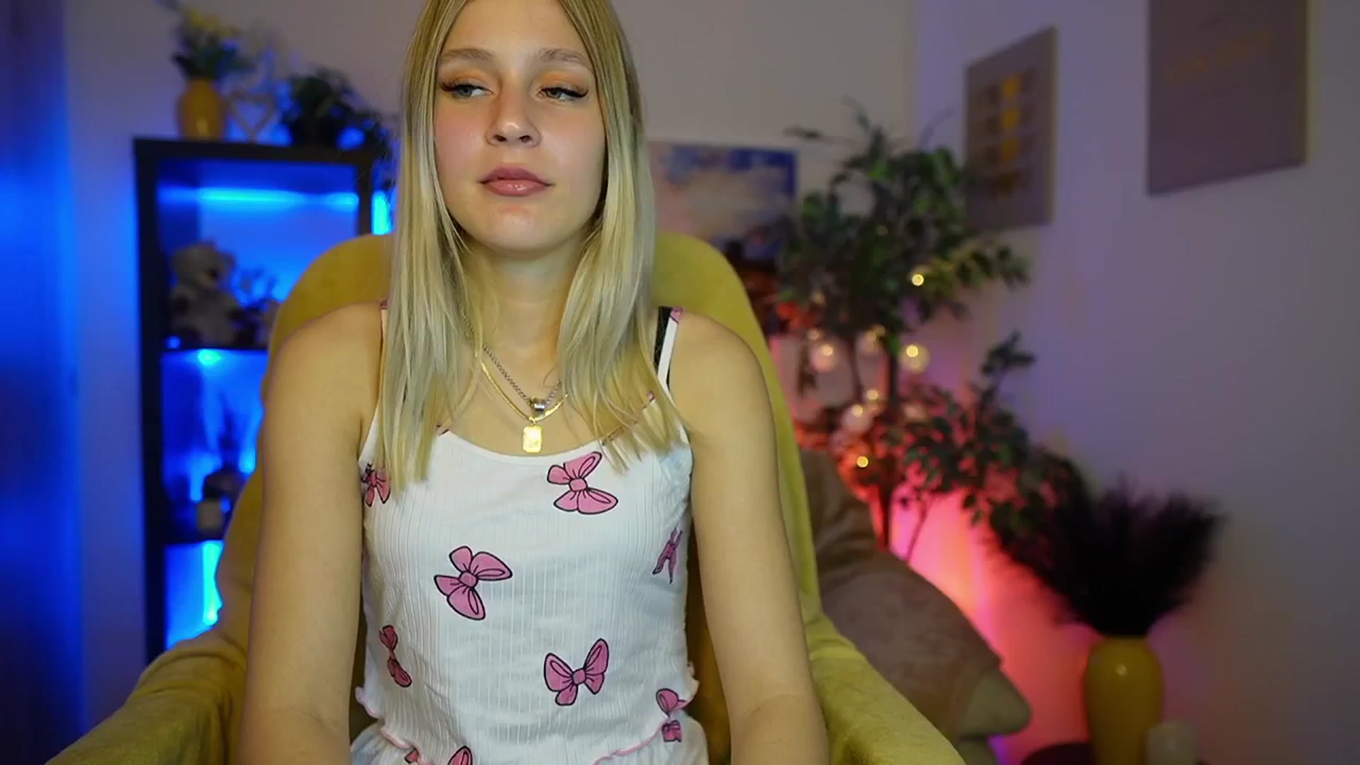 Gallery image thumbnail from Luna_Grace18's myfreecams stream on, 03/21/2026, 18:15 image 14 of 20