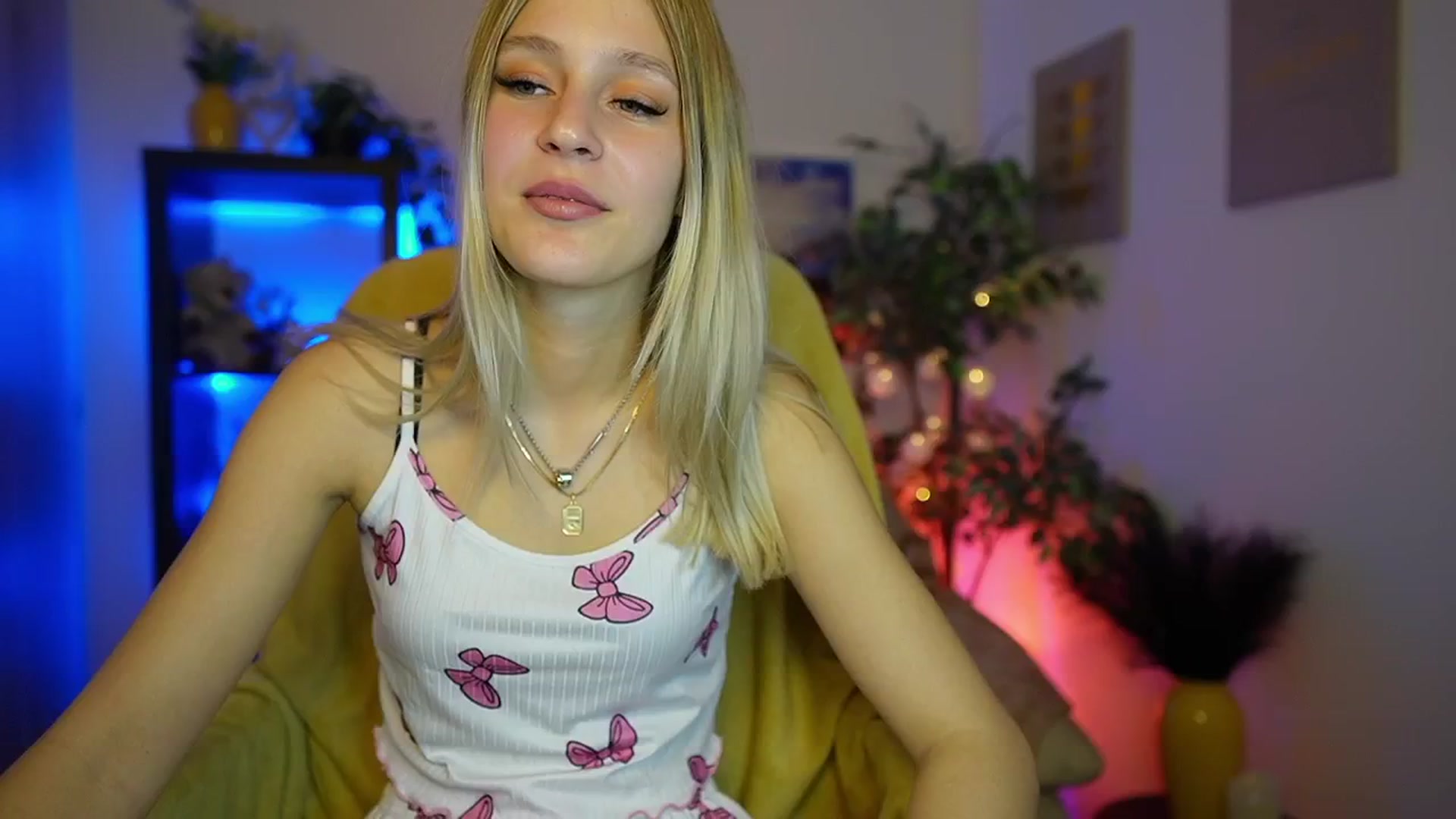 Gallery image thumbnail from Luna_Grace18's myfreecams stream on, 03/21/2026, 18:15 image 10 of 20
